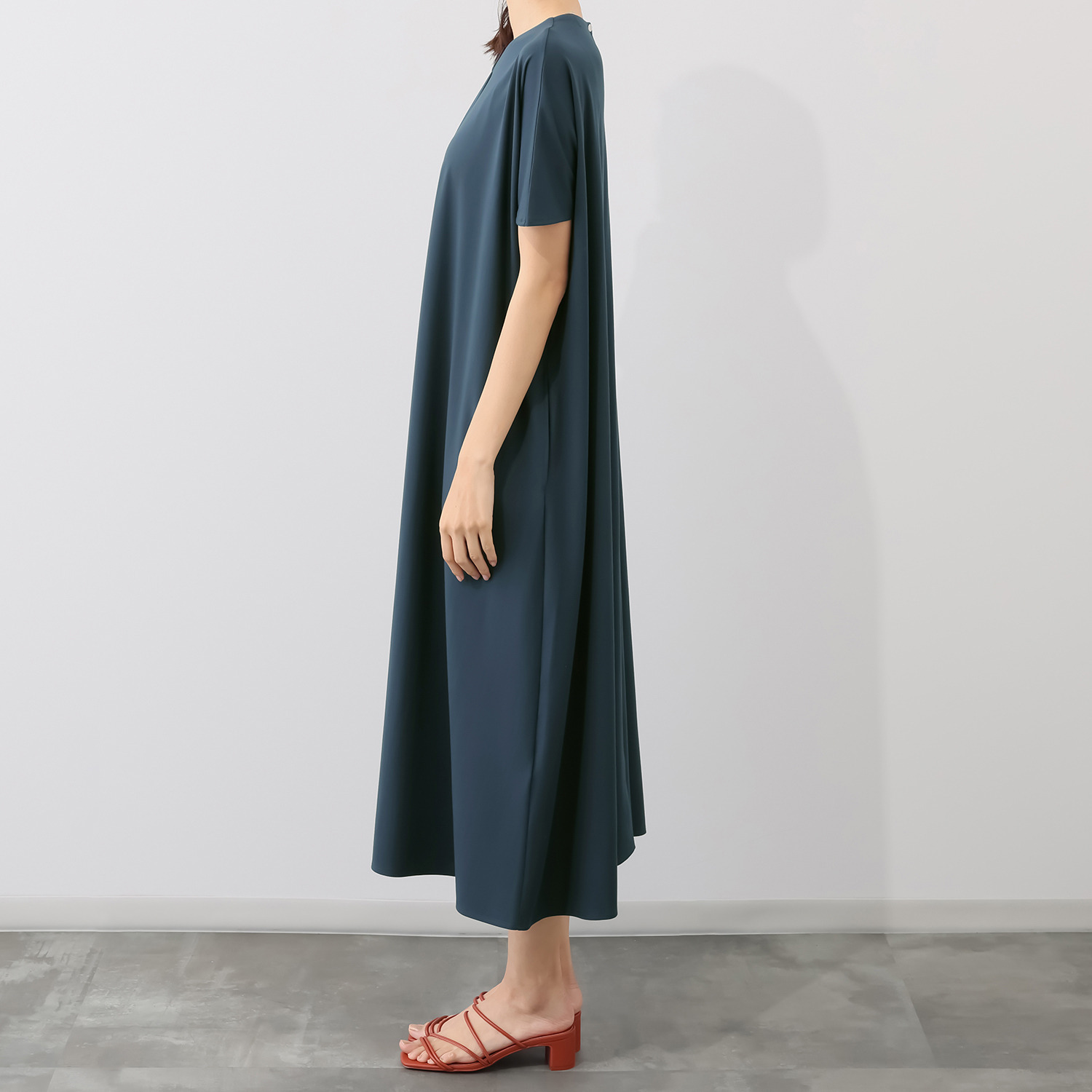 センスローブ ドレープ＆ タックアクセント ワンピース