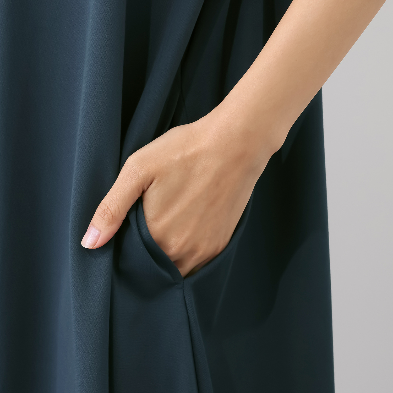 センスローブ ドレープ＆ タックアクセント ワンピース