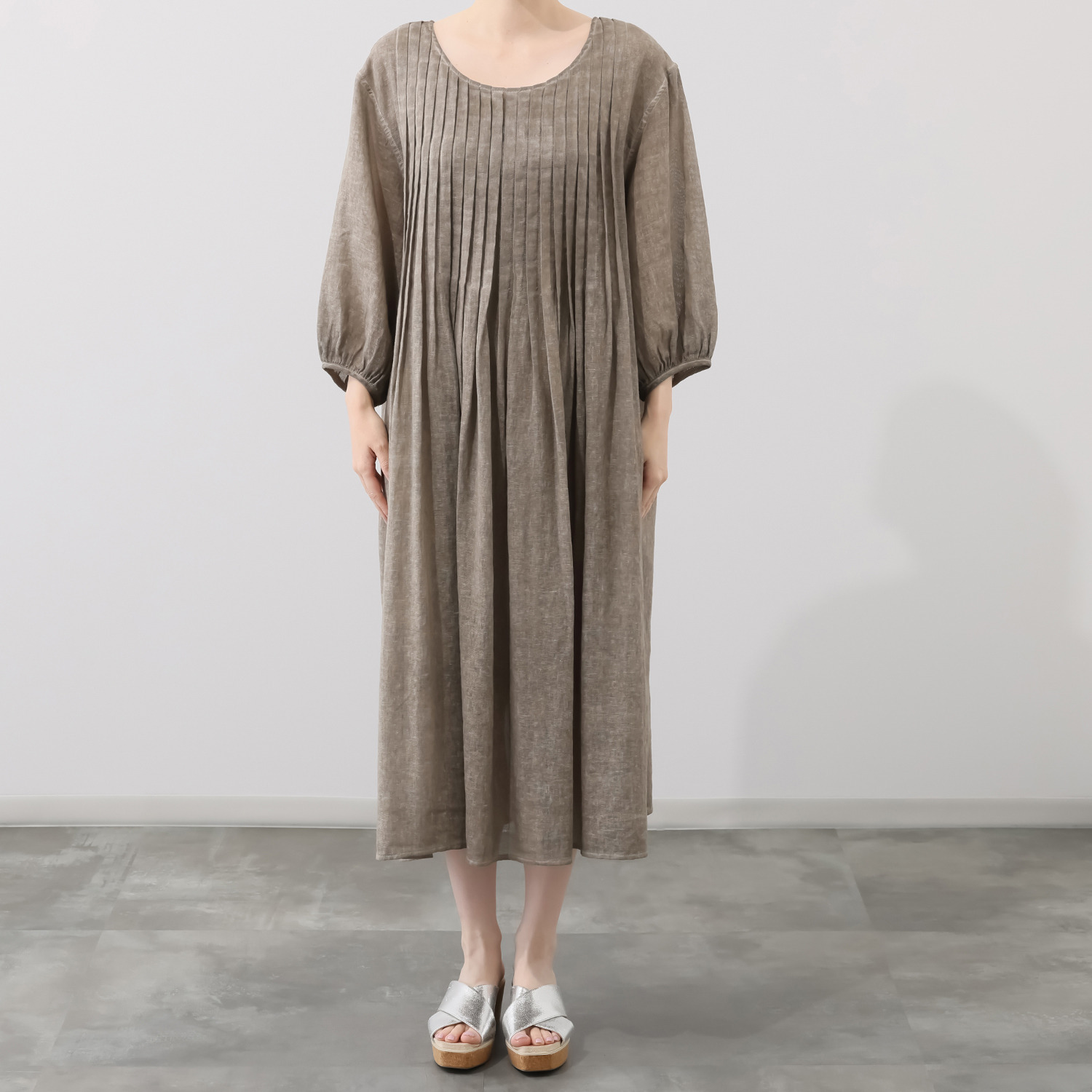 ベルポニー 顔料製品染め タックディテール入り デザインワンピース