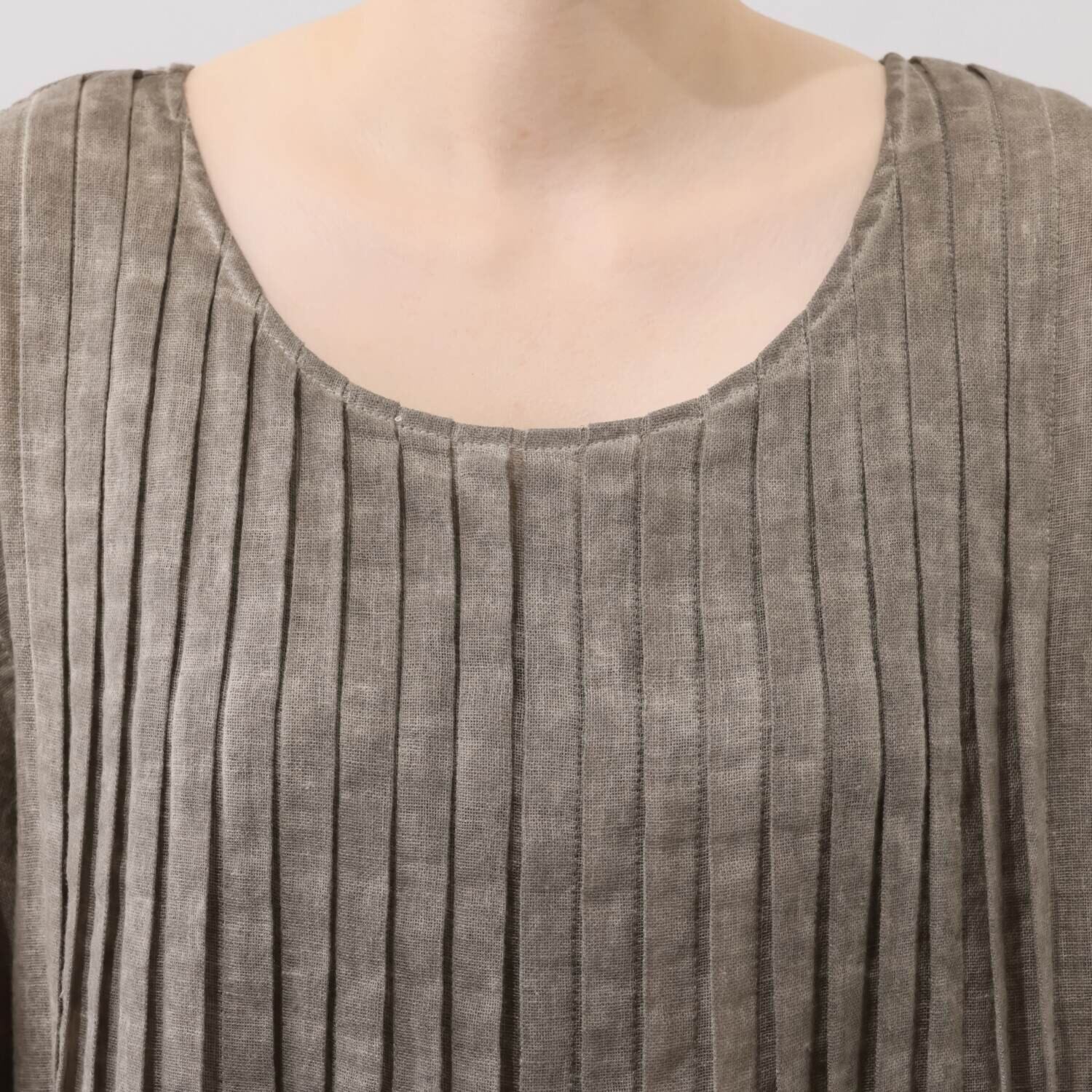 ベルポニー 顔料製品染め タックディテール入り デザインワンピース