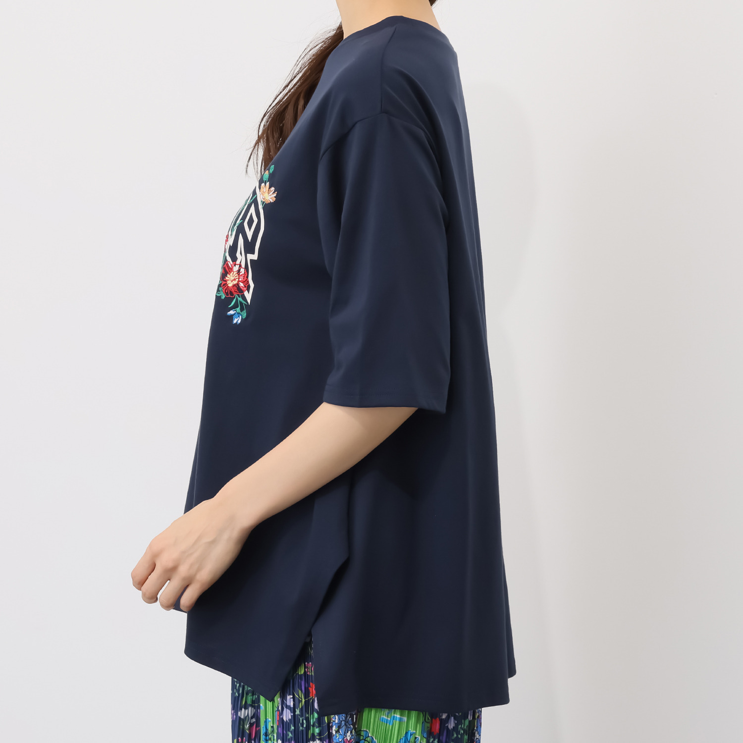 スカラー ロゴ花刺しゅう チュニック