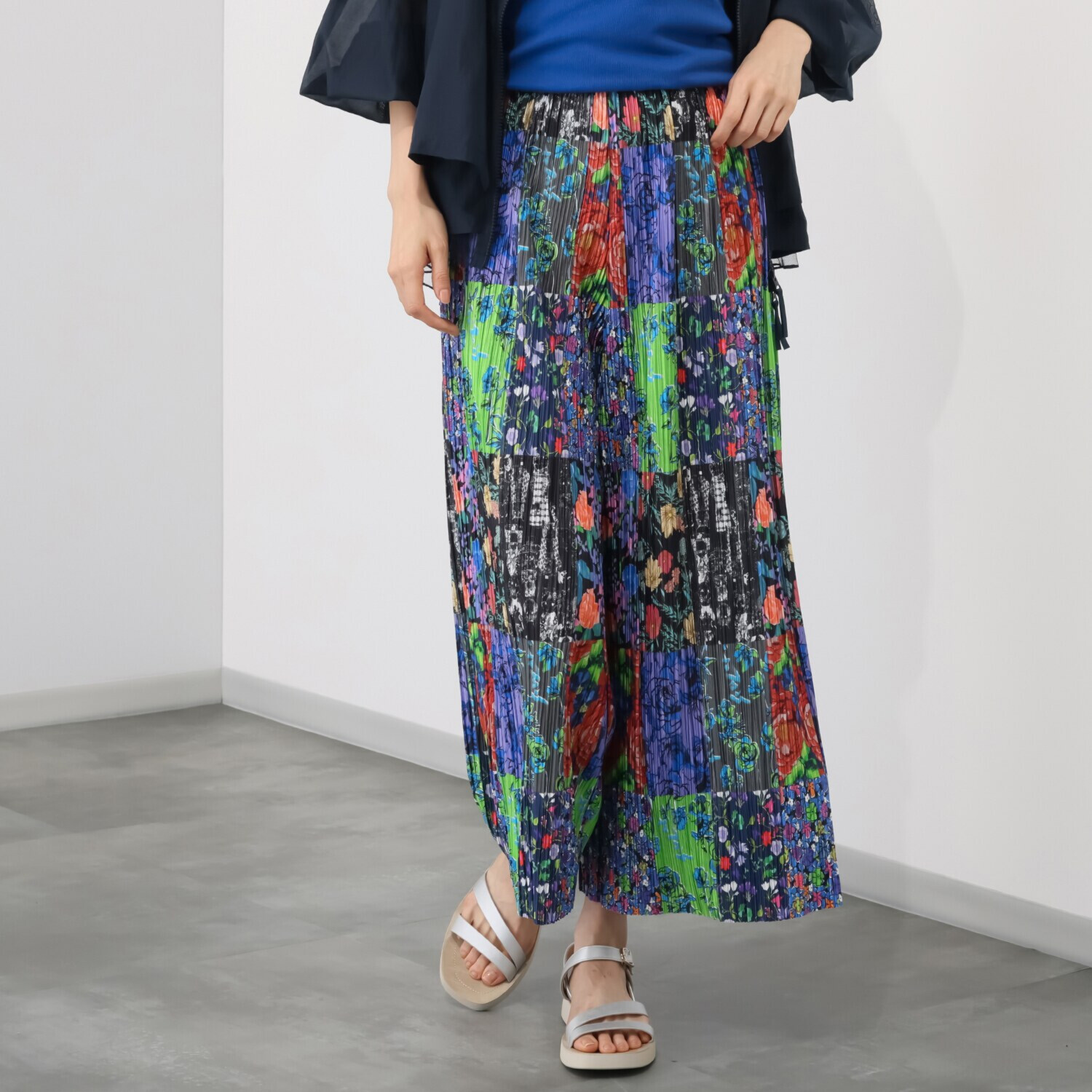 スカラー 花ネコパッチワーク柄 プリーツ加工パンツ