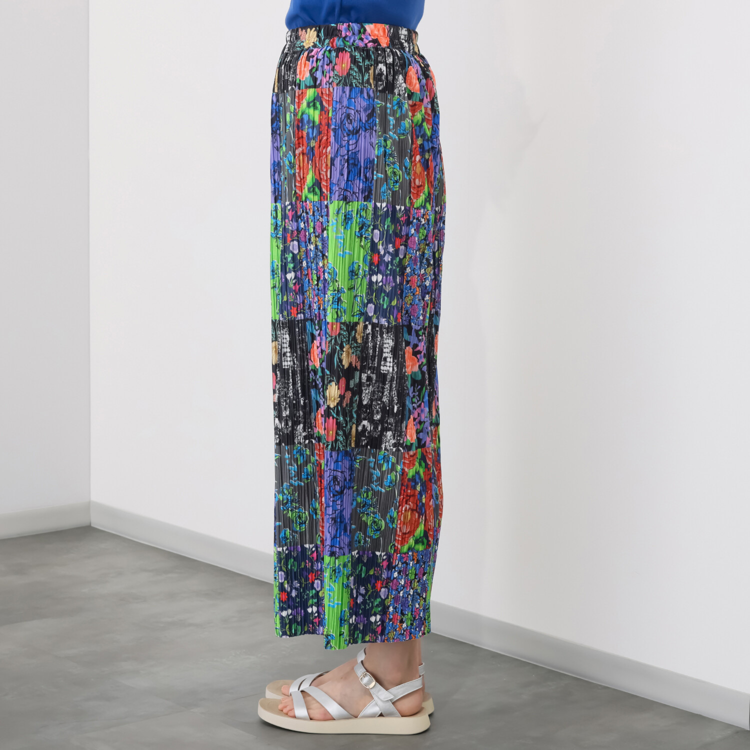 スカラー 花ネコパッチワーク柄 プリーツ加工パンツ