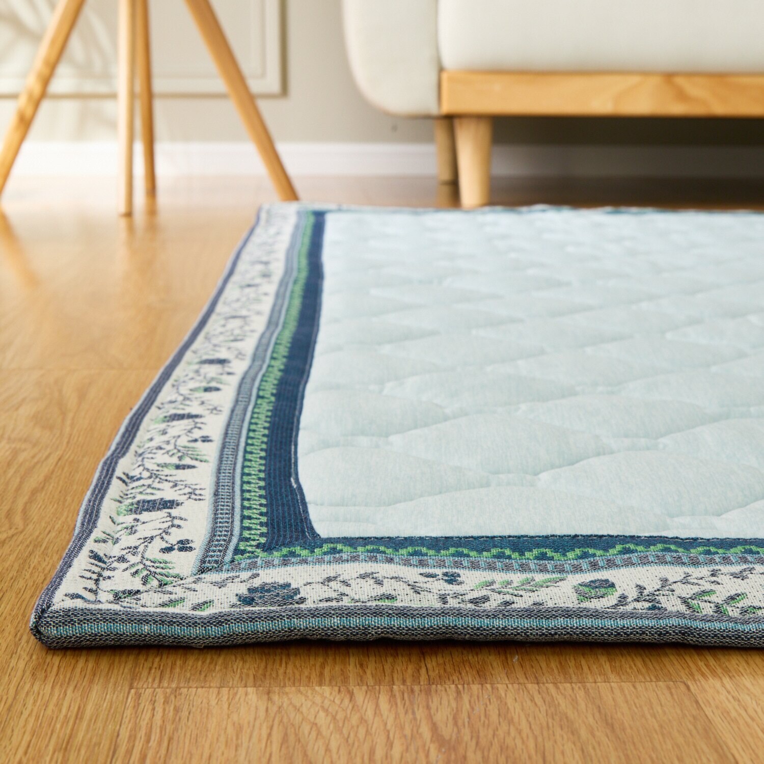 イケヒコ ひんやり！氷冷触感 ＰＣＭ素材使用 冷感ラグ ＜１８０×１８０ｃｍ＞