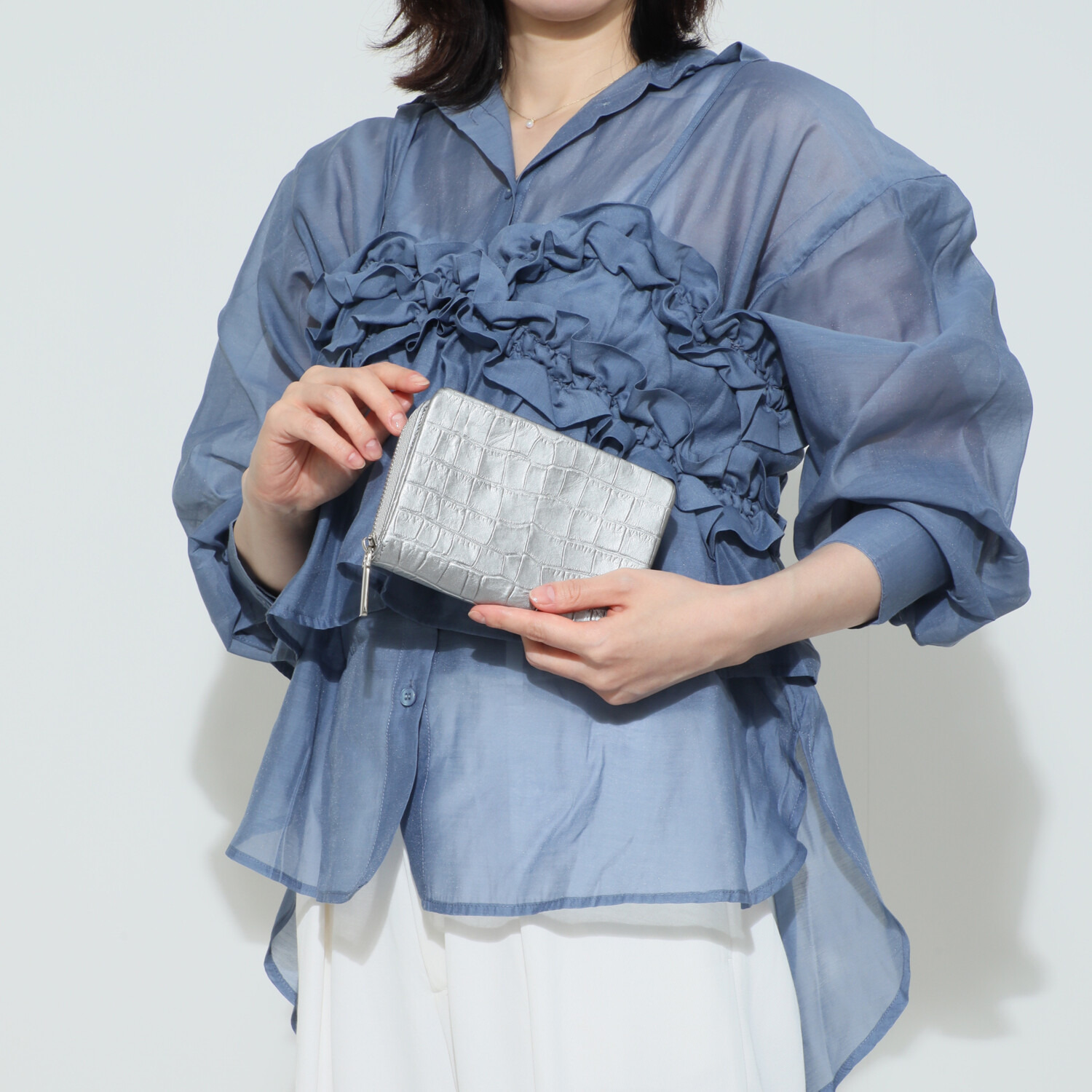 オリタタ 牛革クロコダイル型押し マルチウォレット