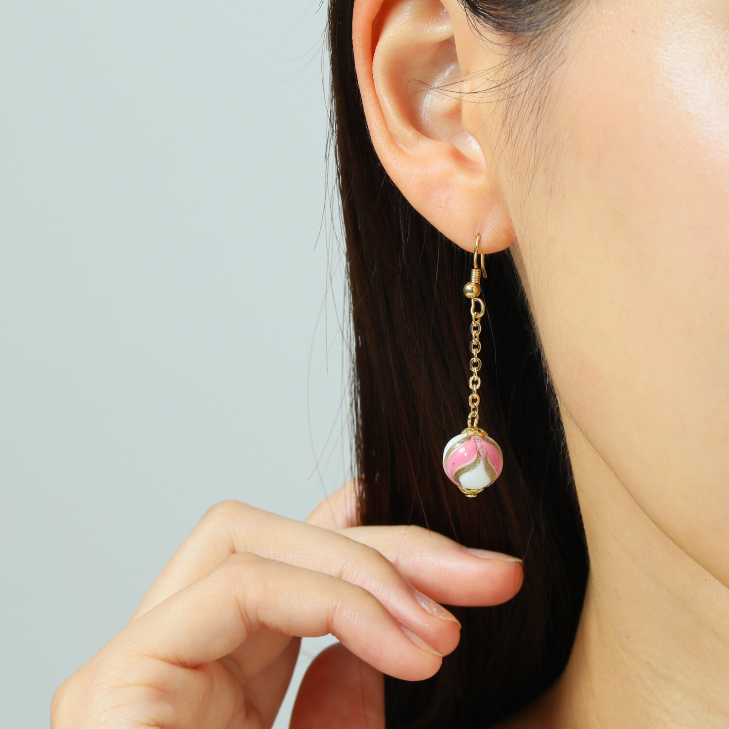 ラグーナ ベネチアンガラス ホワイトベースカラー スウィング イヤリング／ピアス