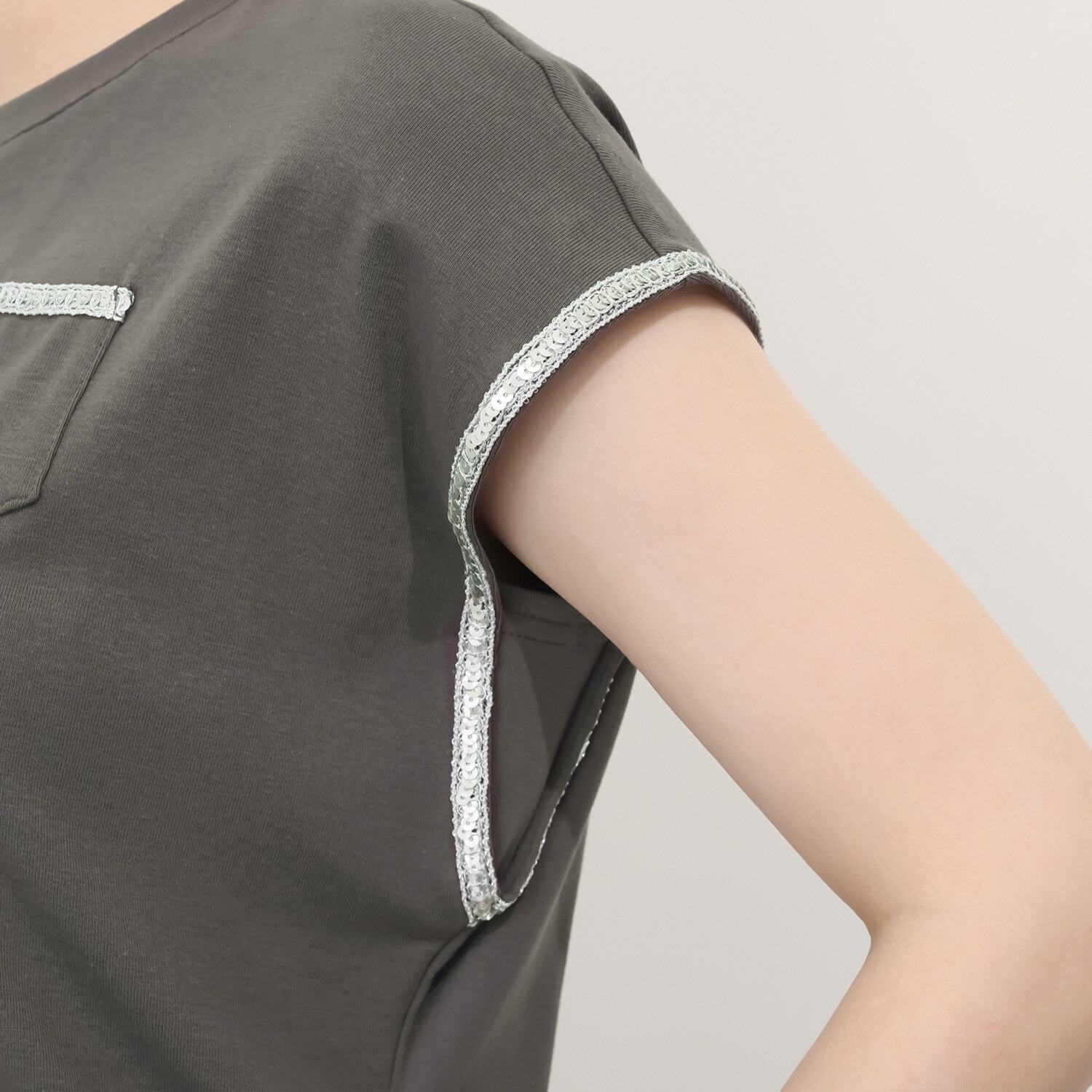 ブルーコレクション 夏の楽々きれい！！ スパンコールアクセント カットソープルオーバー