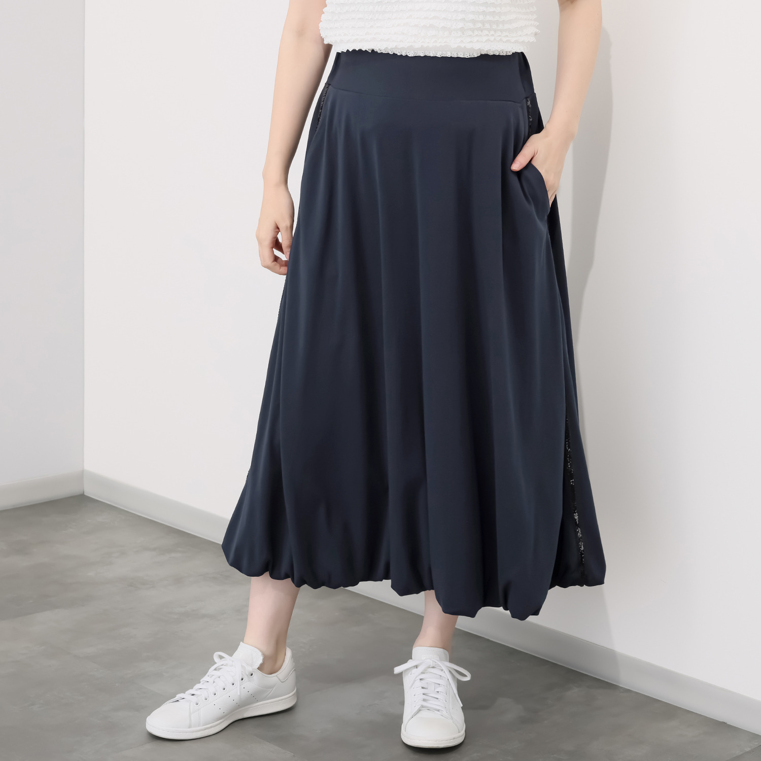 ブルーコレクション はき心地バツグン！ スパンコールアクセント バルーンスカート