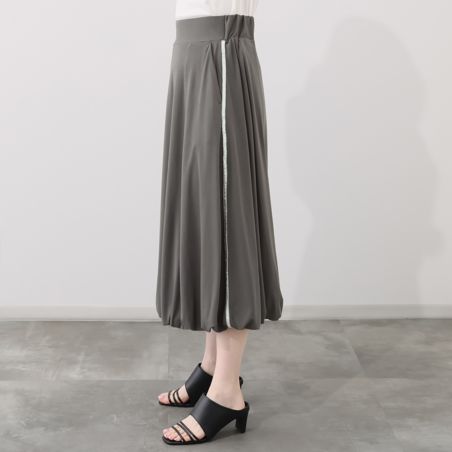 ブルーコレクション はき心地バツグン！ スパンコールアクセント バルーンスカート