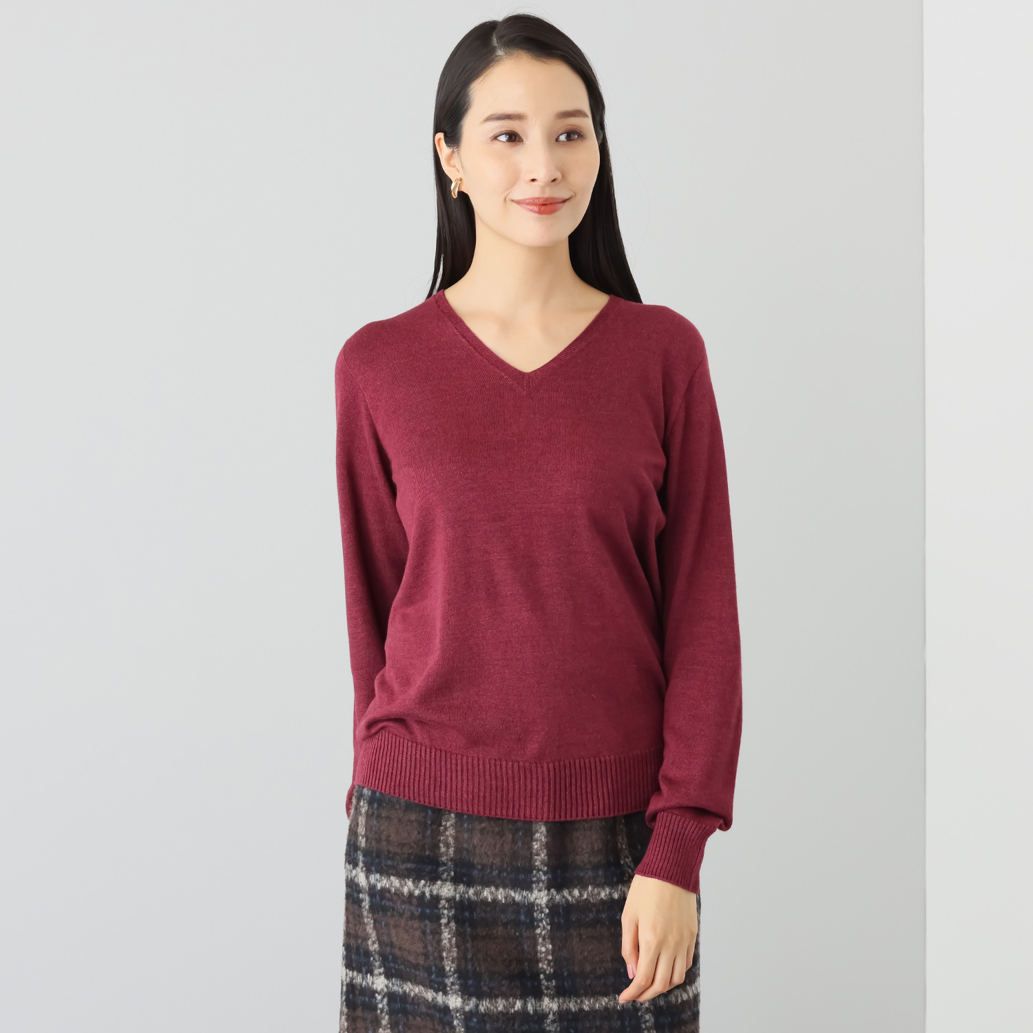 ハセガワ カシミヤより細い スパンシルク１００％ 無縫製Ｖネックセーター