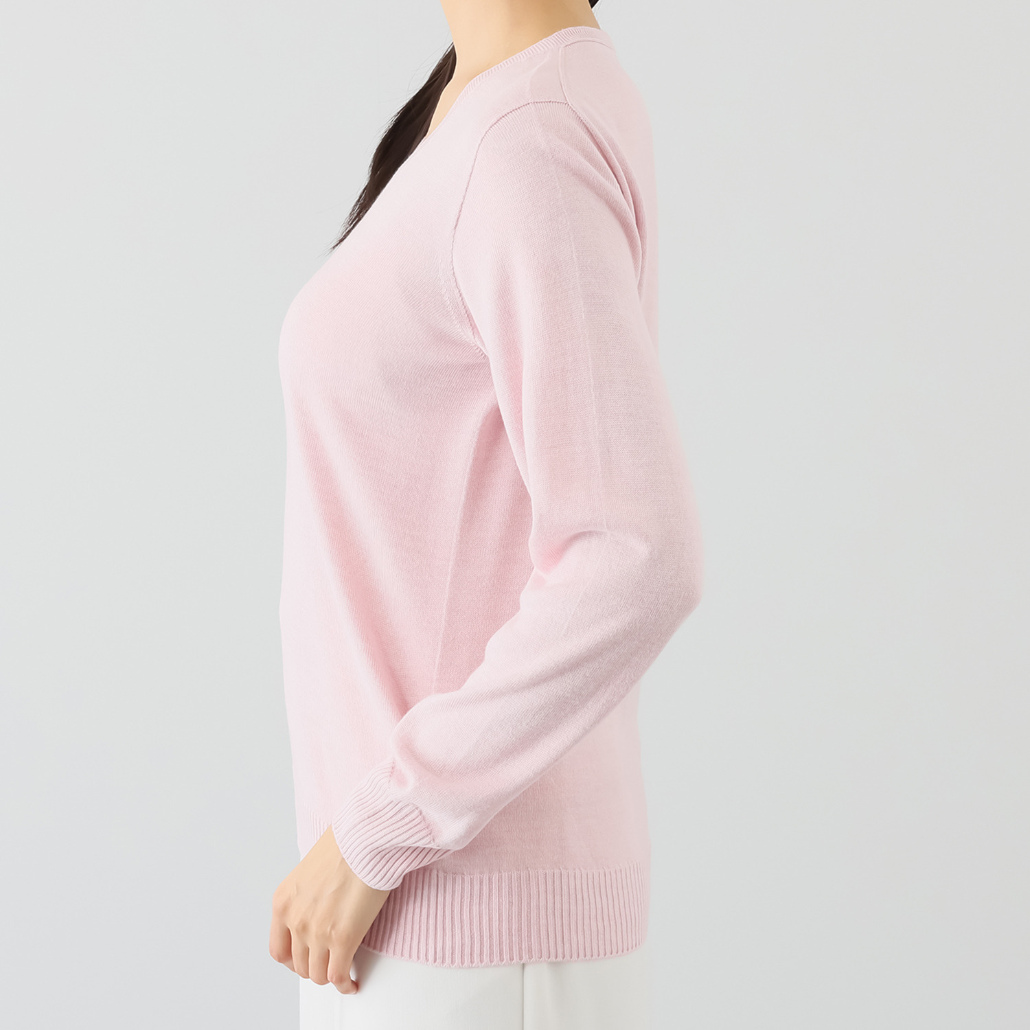 ハセガワ カシミヤより細い スパンシルク１００％ 無縫製Ｖネックセーター