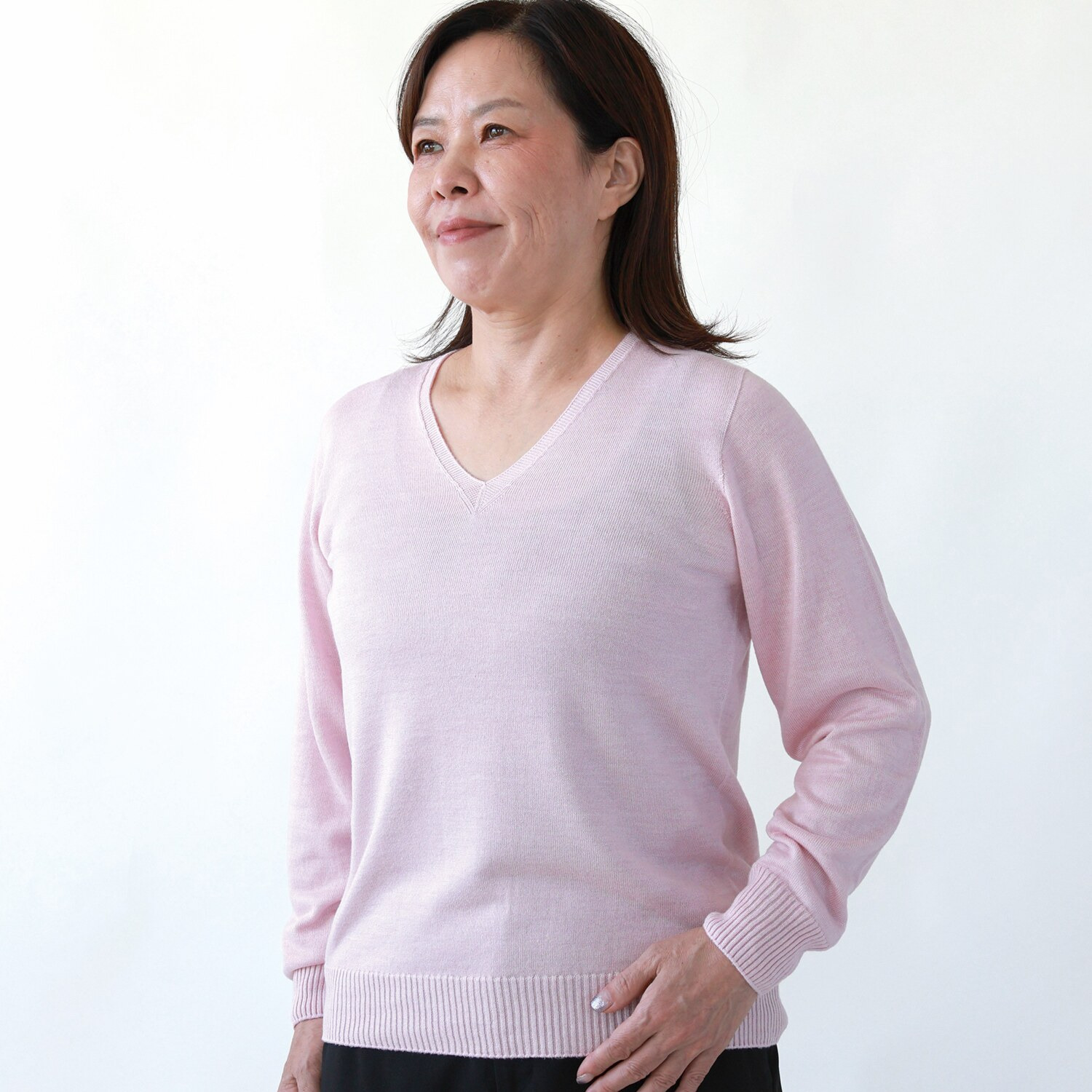 ハセガワ カシミヤより細い スパンシルク１００％ 無縫製Ｖネックセーター