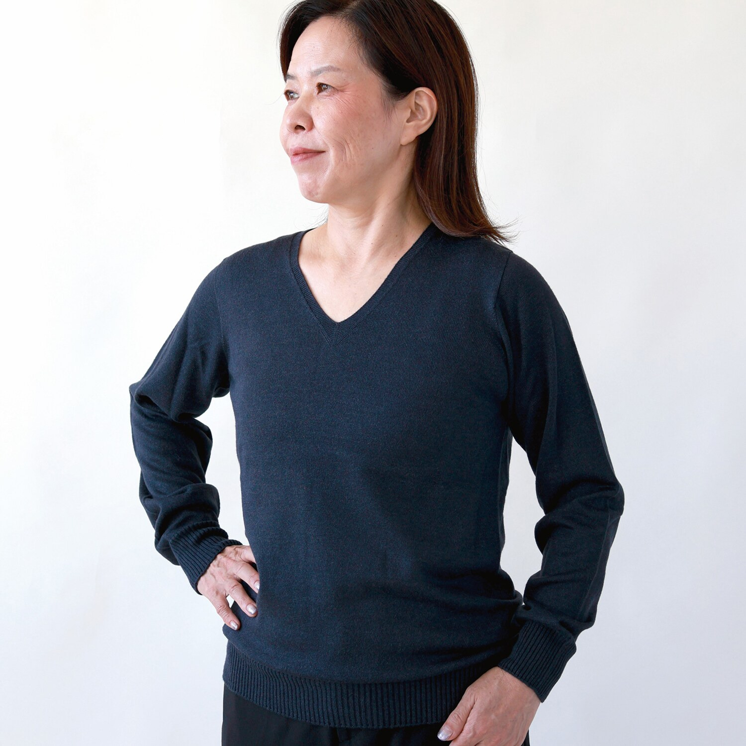 ハセガワ カシミヤより細い スパンシルク１００％ 無縫製Ｖネックセーター