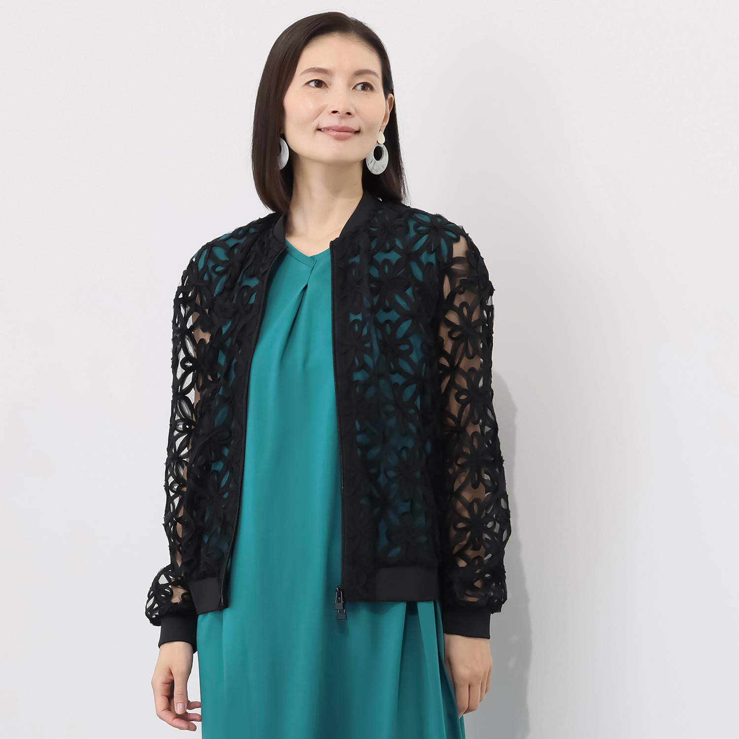 ラ　ヴァーグ　デトワール シアー感が涼しげ フラワー柄テープヤーン ジップブルゾン