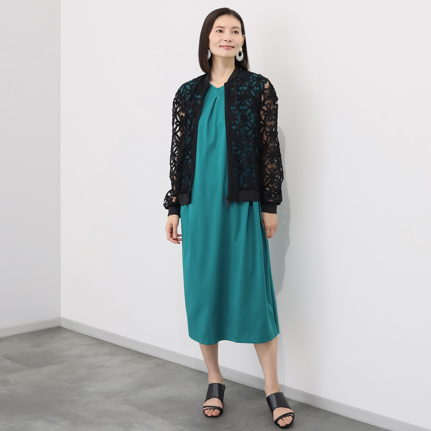 ラ　ヴァーグ　デトワール シアー感が涼しげ フラワー柄テープヤーン ジップブルゾン