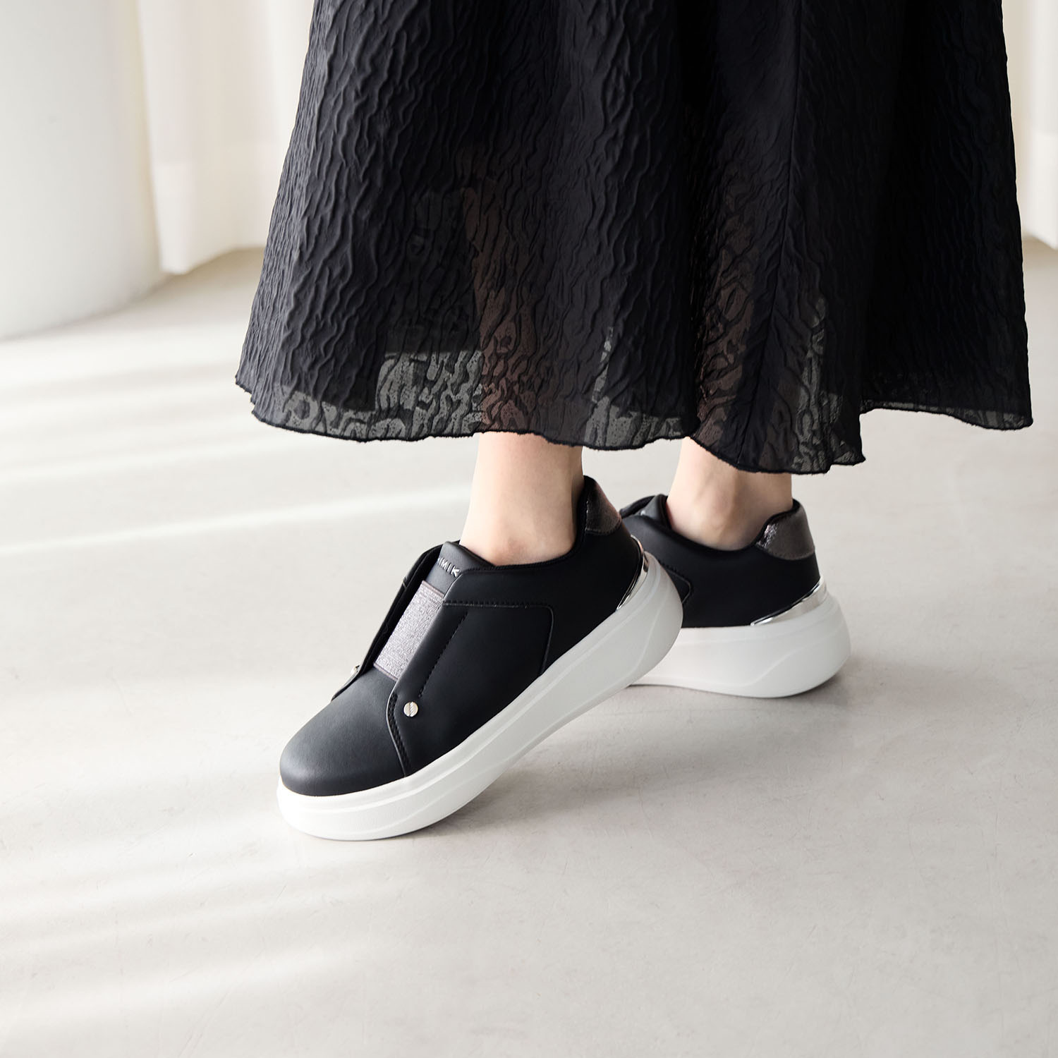 卑弥呼 メタルパーツ ゴアスリッポンスニーカー