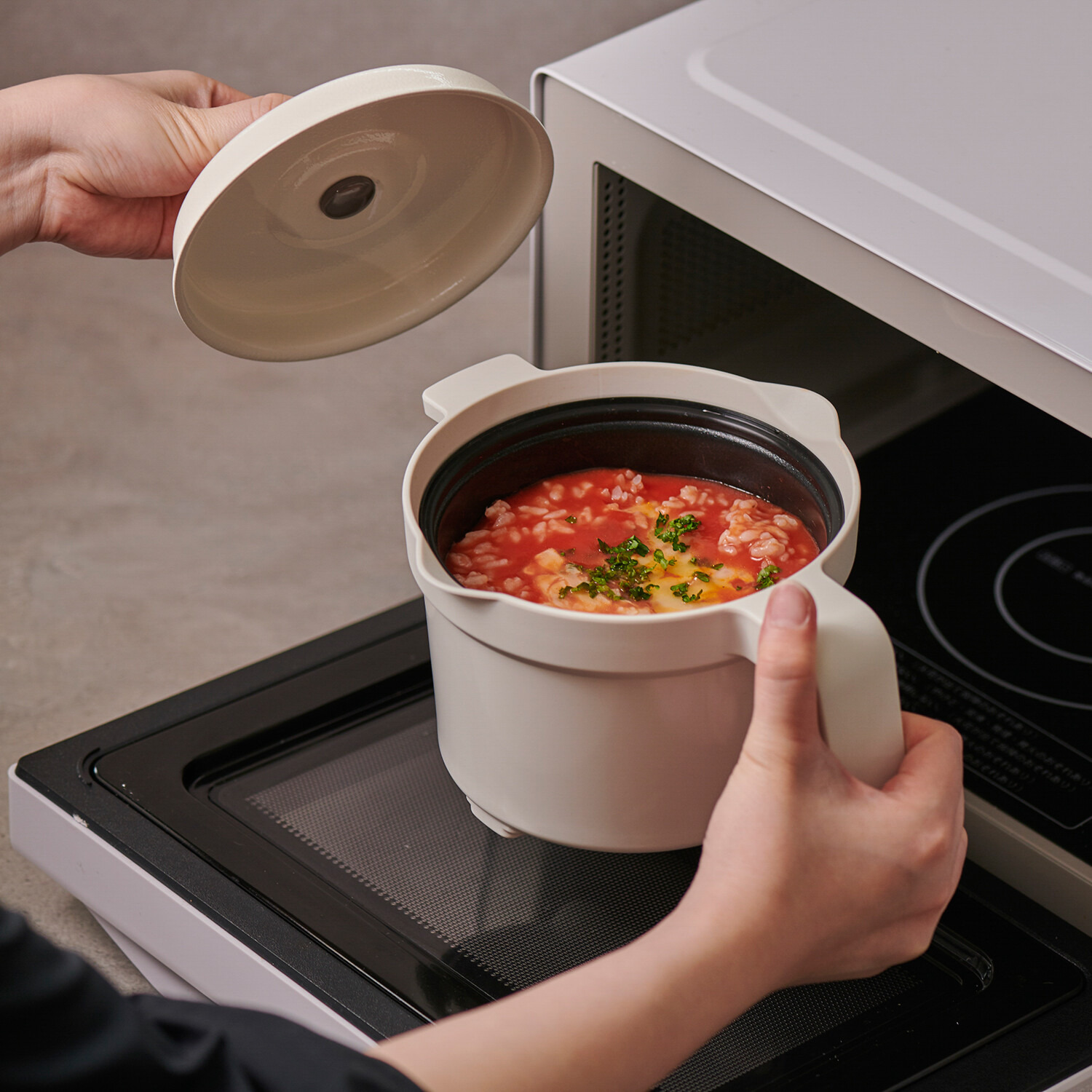 特許構造で 直火のような調理が 電子レンジで！ １台８役 煮る、炊く、冷蔵保存まで レンジメート　マグポット