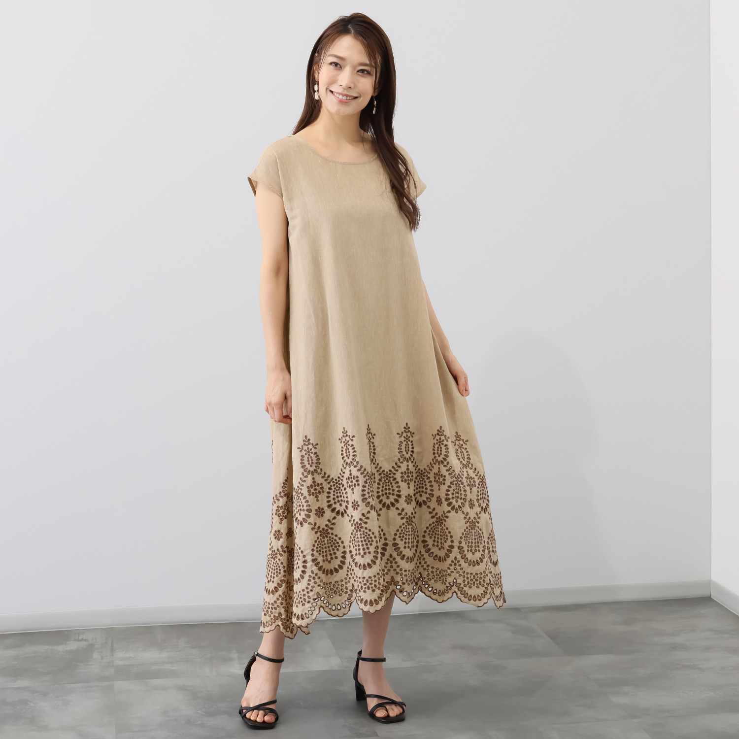 ＢＯＵＮＣＹ　ＢＯＮＤ 気分をあげて華やかに！ さらさらコットンリネン オリジナル刺しゅう インナー付ワンピース
