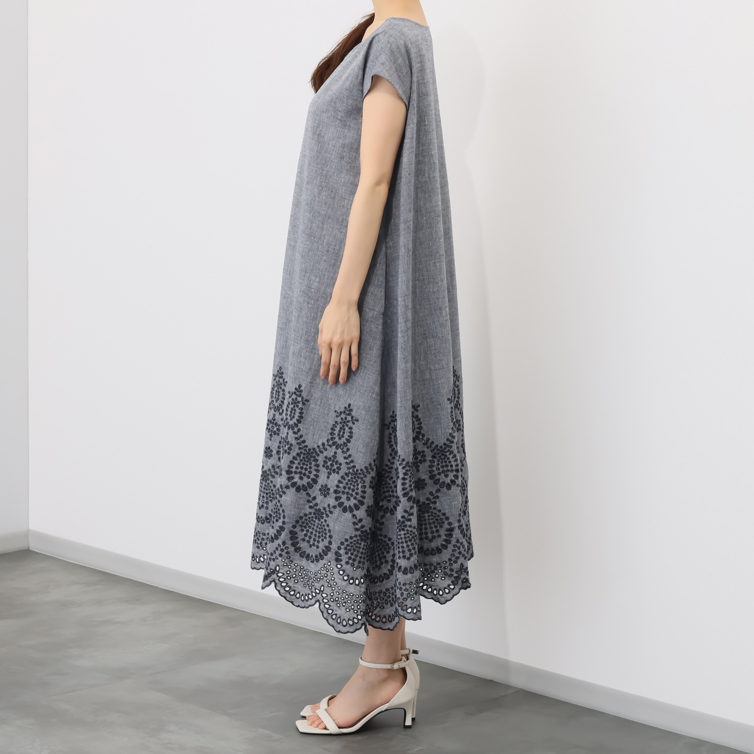 ＢＯＵＮＣＹ　ＢＯＮＤ 気分をあげて華やかに！ さらさらコットンリネン オリジナル刺しゅう インナー付ワンピース