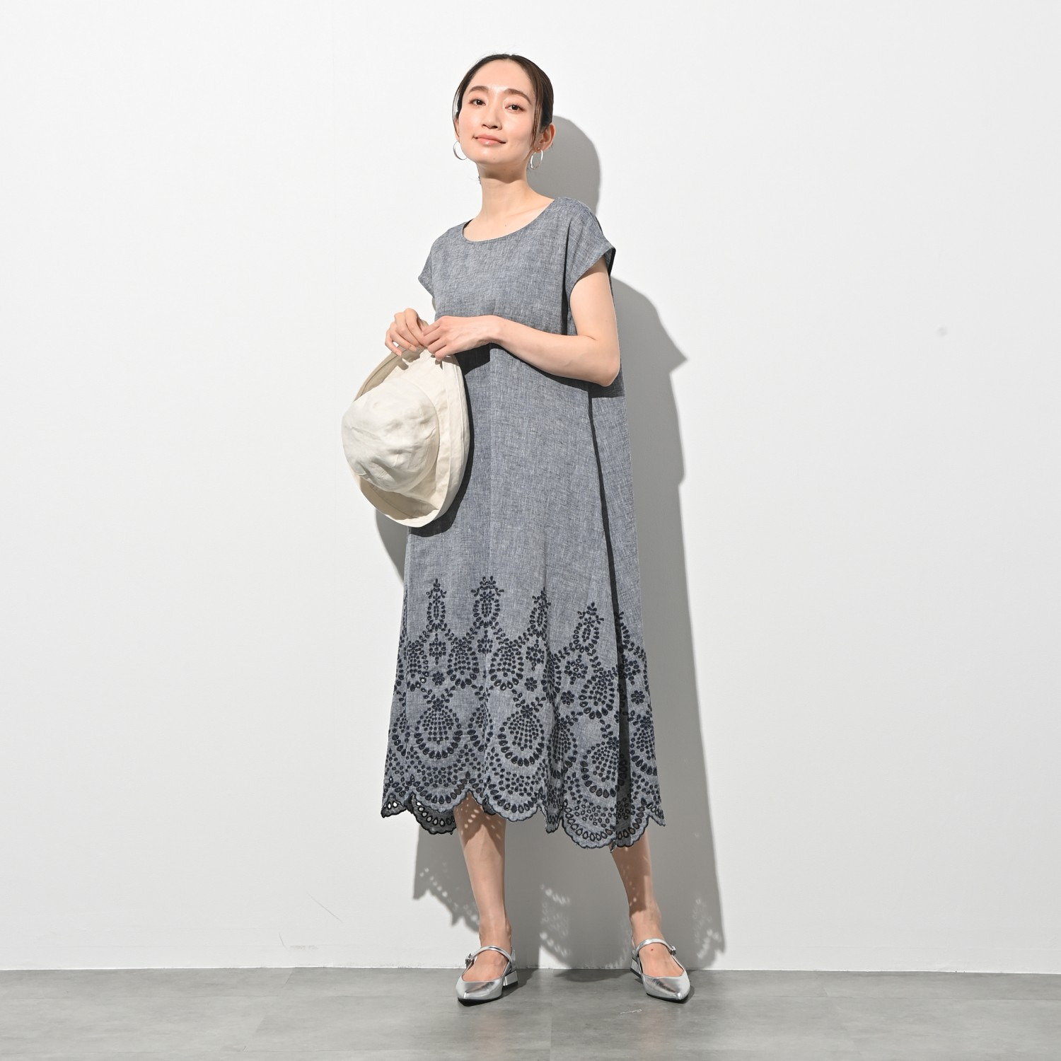 ＢＯＵＮＣＹ　ＢＯＮＤ 気分をあげて華やかに！ さらさらコットンリネン オリジナル刺しゅう インナー付ワンピース