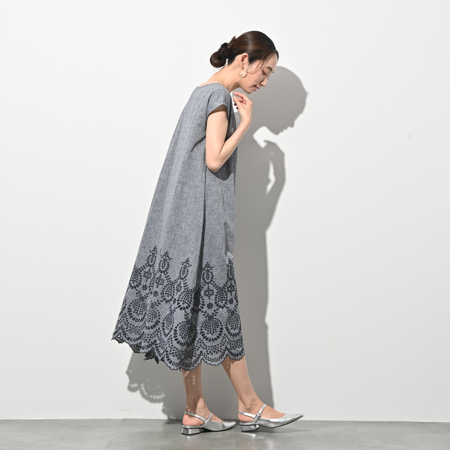 ＢＯＵＮＣＹ　ＢＯＮＤ 気分をあげて華やかに！ さらさらコットンリネン オリジナル刺しゅう インナー付ワンピース