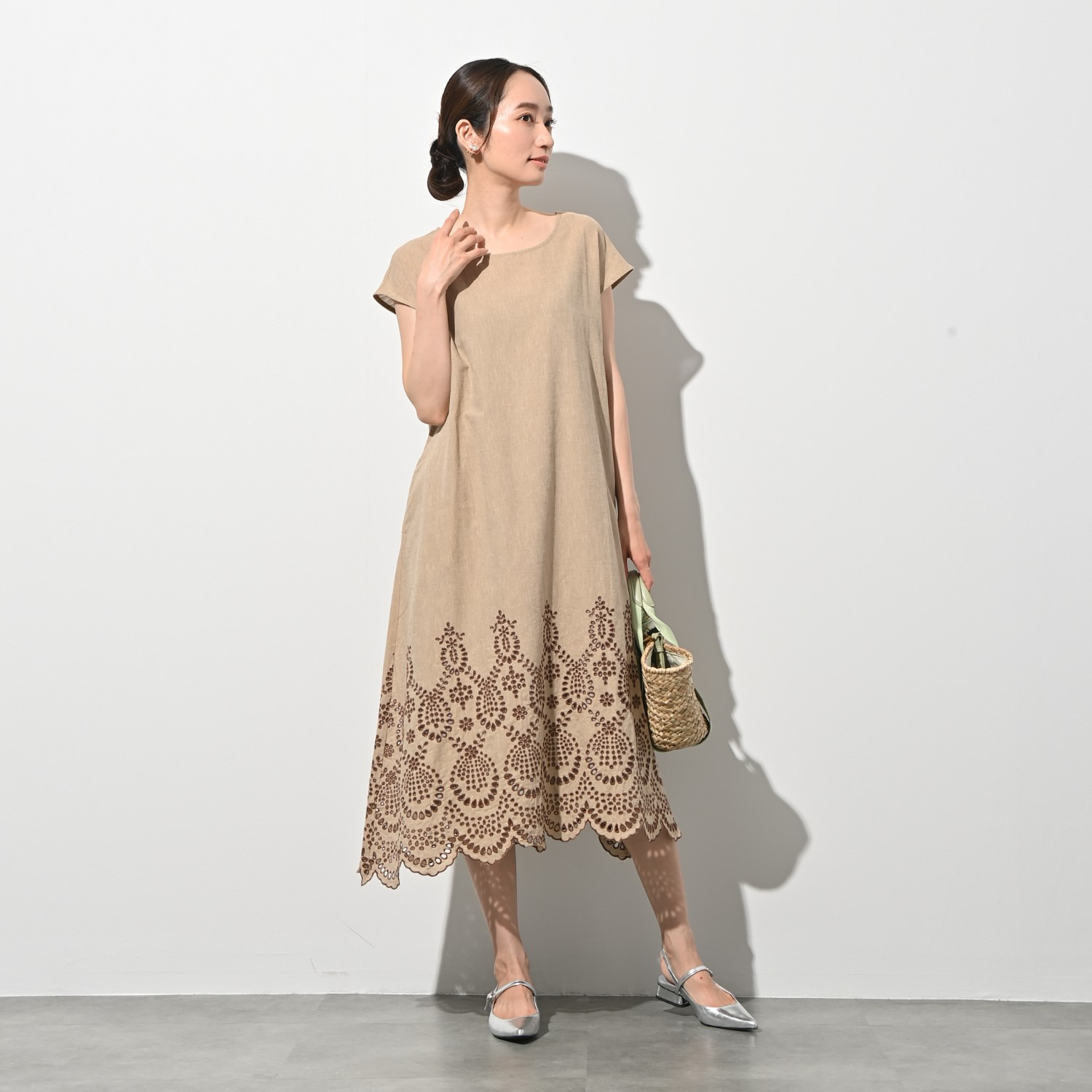 ＢＯＵＮＣＹ　ＢＯＮＤ 気分をあげて華やかに！ さらさらコットンリネン オリジナル刺しゅう インナー付ワンピース