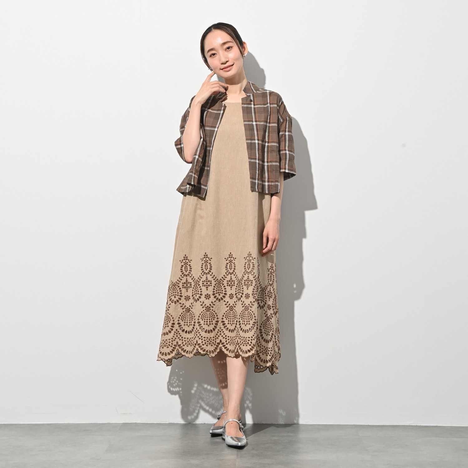 ＢＯＵＮＣＹ　ＢＯＮＤ 気分をあげて華やかに！ さらさらコットンリネン オリジナル刺しゅう インナー付ワンピース