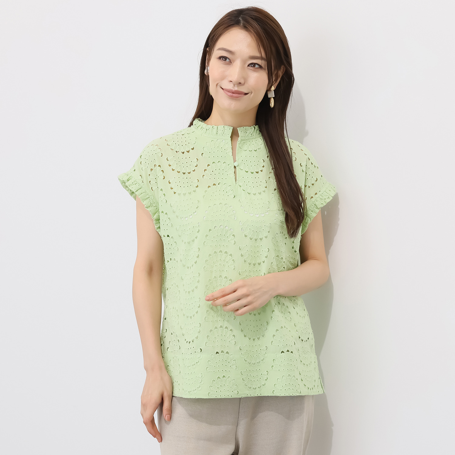 ＢＯＵＮＣＹ　ＢＯＮＤ コットンローン 華やかカットワーク スタンドネック Ｔブラウス