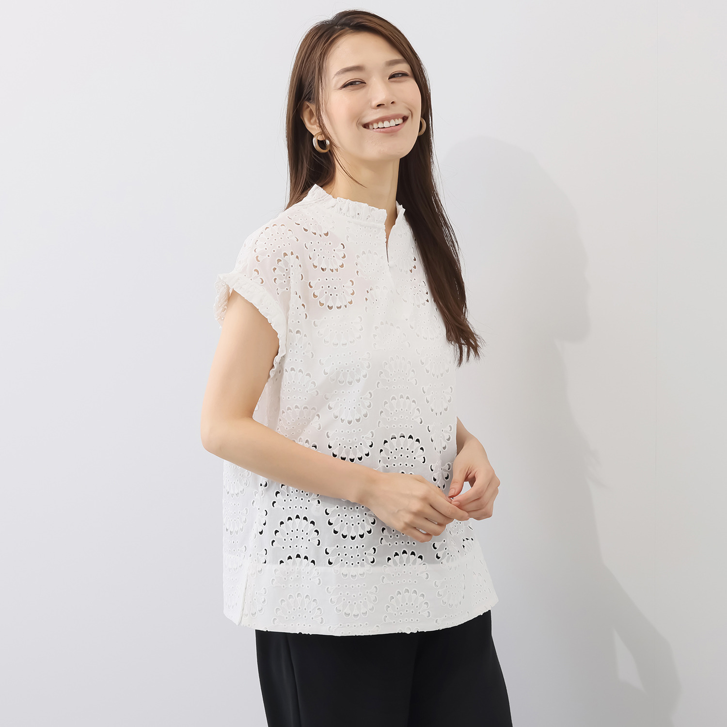 ＢＯＵＮＣＹ　ＢＯＮＤ コットンローン 華やかカットワーク スタンドネック Ｔブラウス