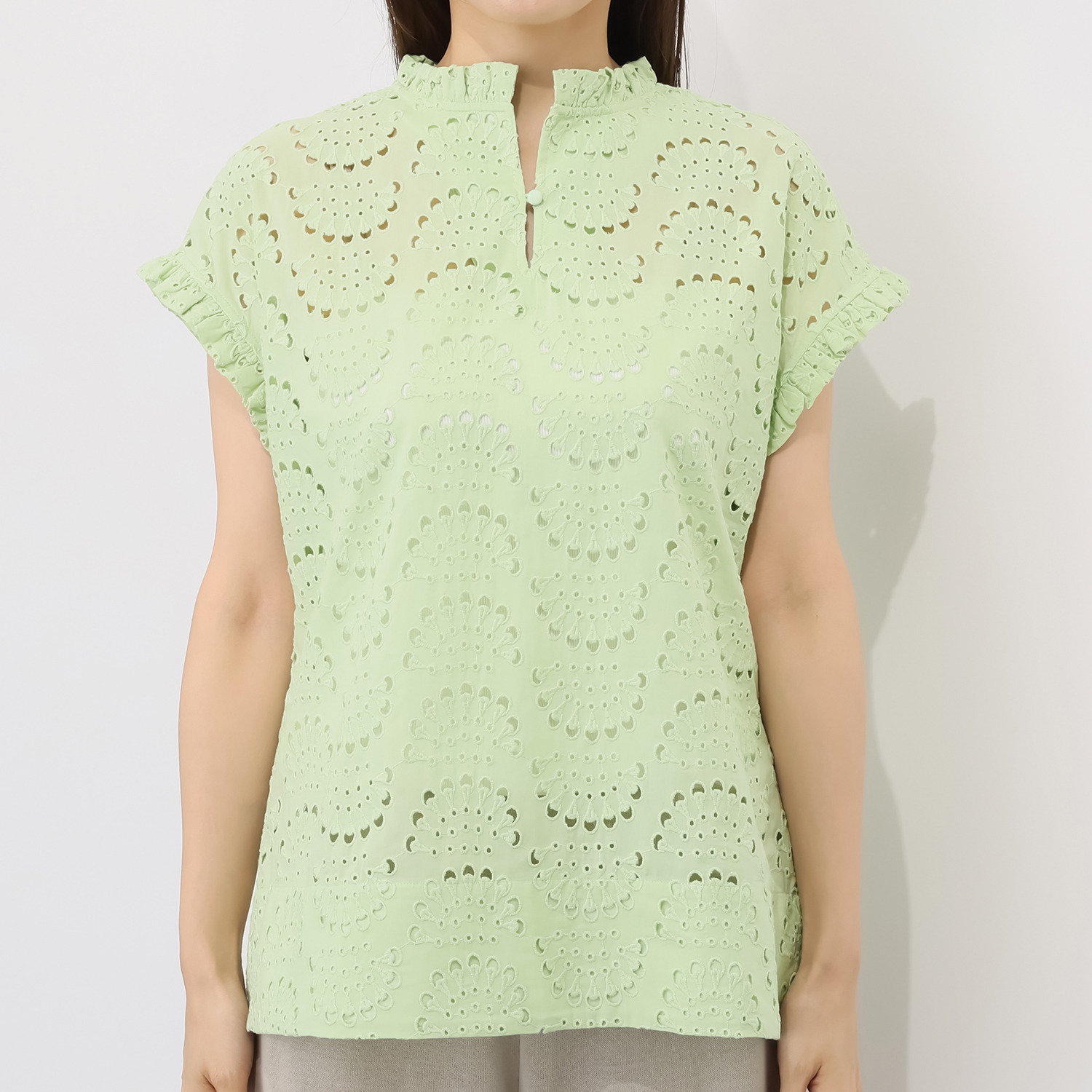 ＢＯＵＮＣＹ　ＢＯＮＤ コットンローン 華やかカットワーク スタンドネック Ｔブラウス