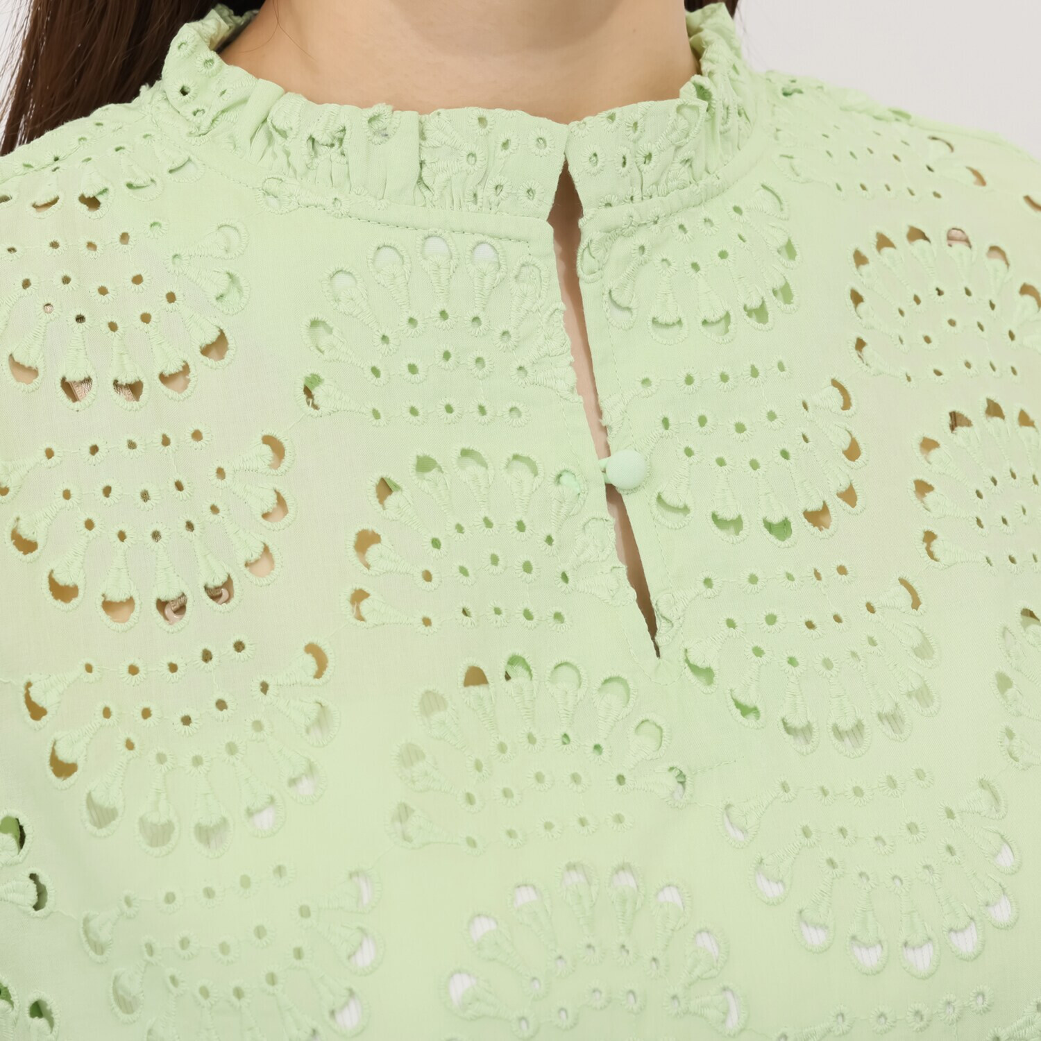 ＢＯＵＮＣＹ　ＢＯＮＤ コットンローン 華やかカットワーク スタンドネック Ｔブラウス