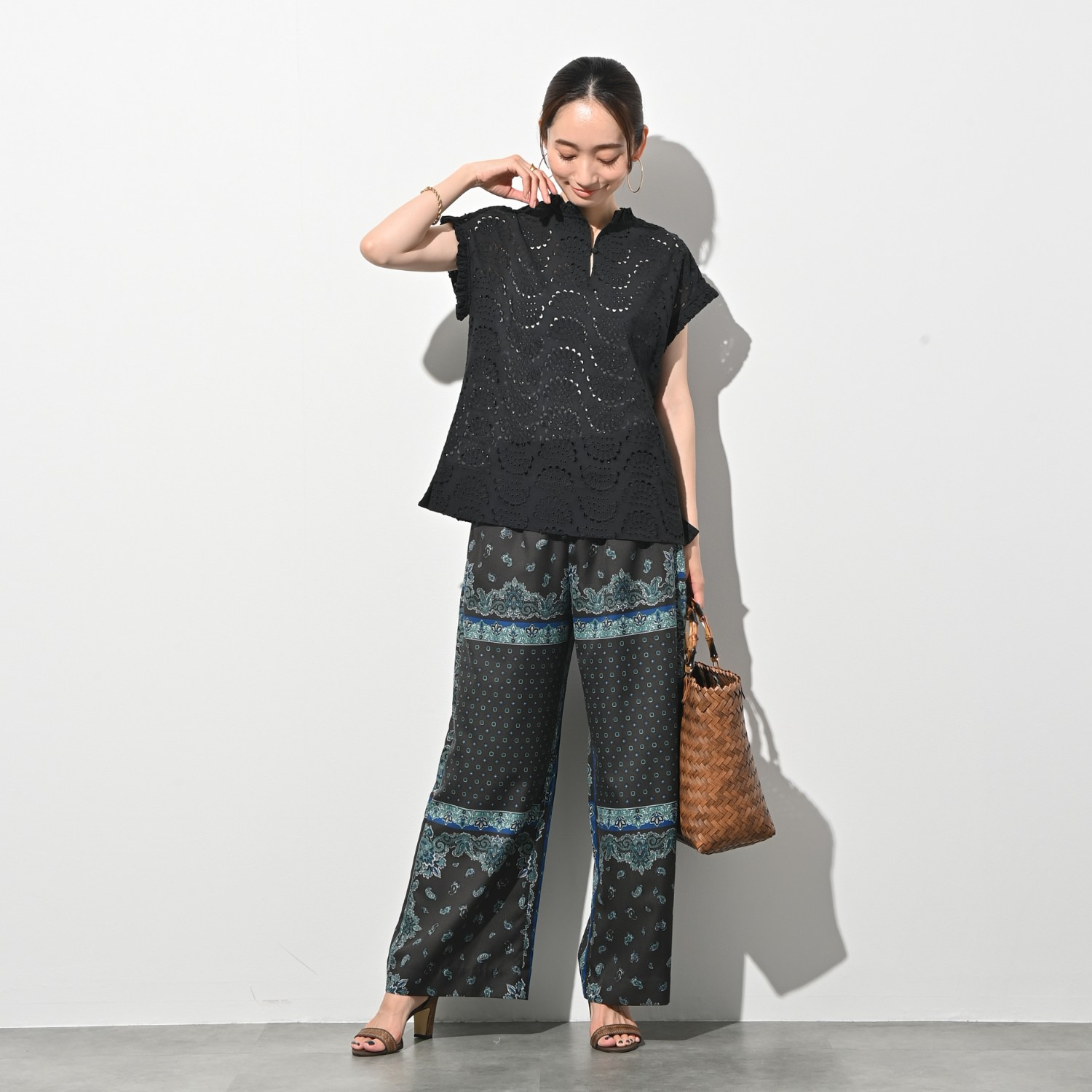 ＢＯＵＮＣＹ　ＢＯＮＤ コットンローン 華やかカットワーク スタンドネック Ｔブラウス