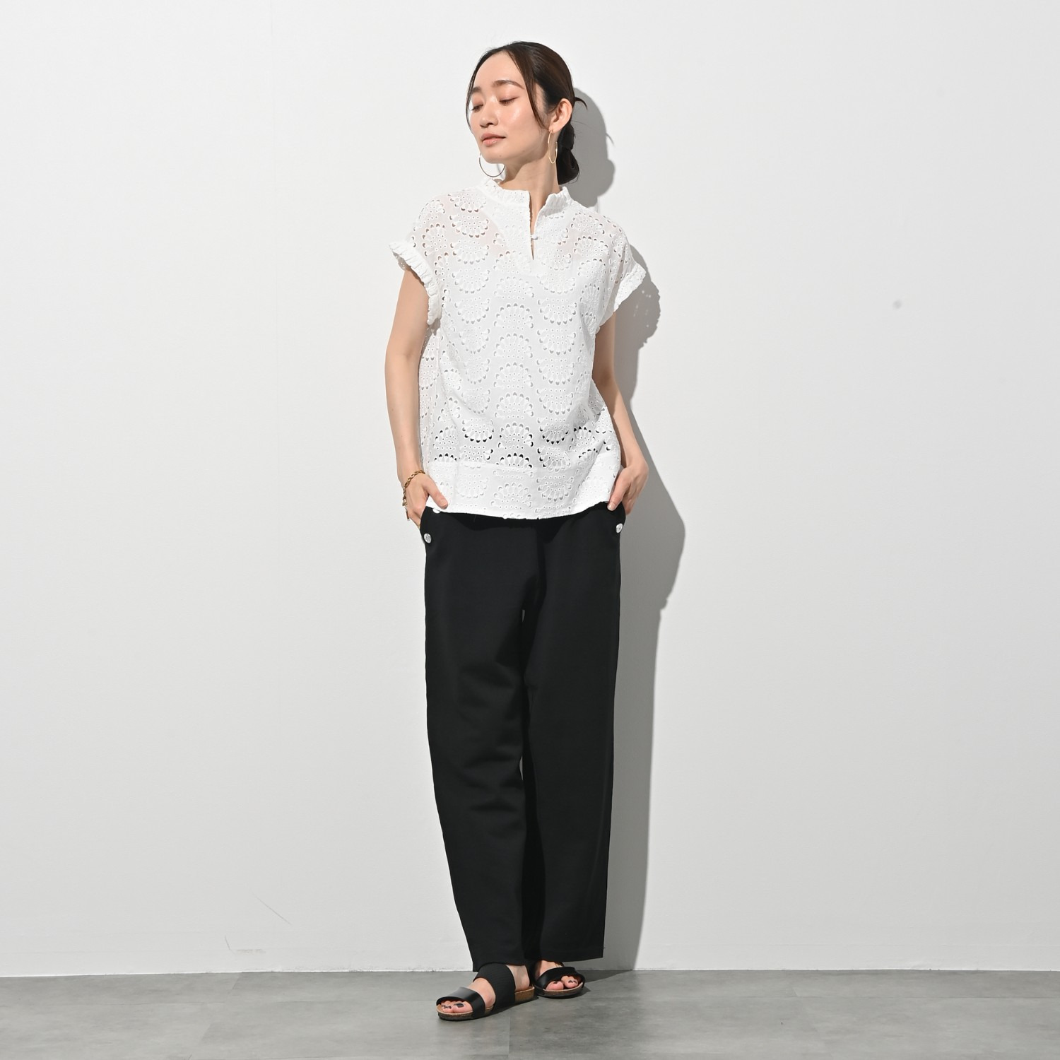 ＢＯＵＮＣＹ　ＢＯＮＤ コットンローン 華やかカットワーク スタンドネック Ｔブラウス