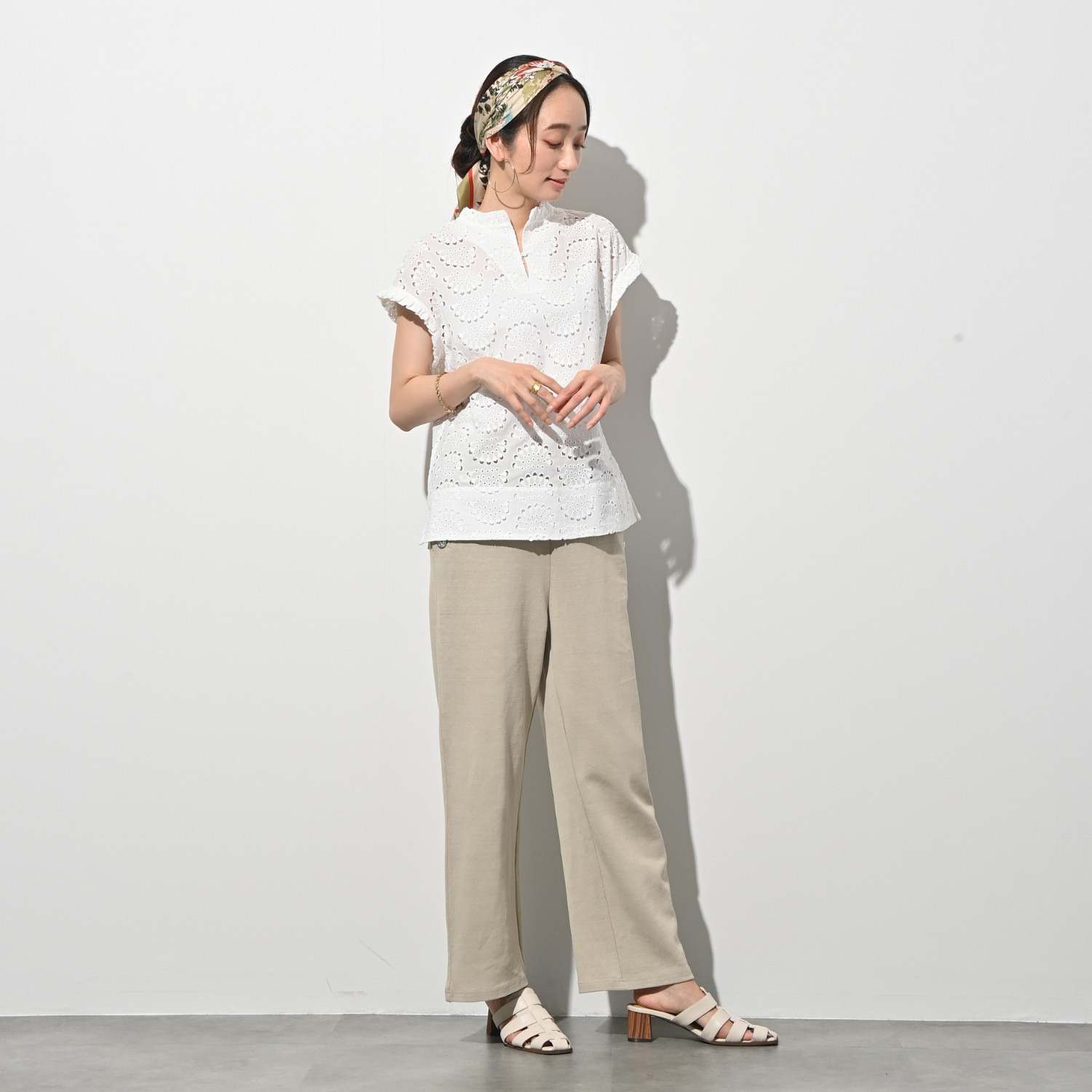 ＢＯＵＮＣＹ　ＢＯＮＤ コットンローン 華やかカットワーク スタンドネック Ｔブラウス