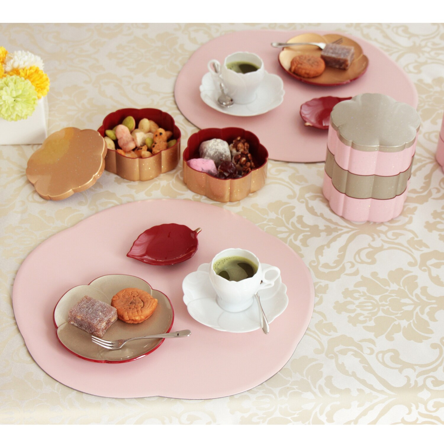 ジュエルキラメキ リバーシブル 花形テーブルマット