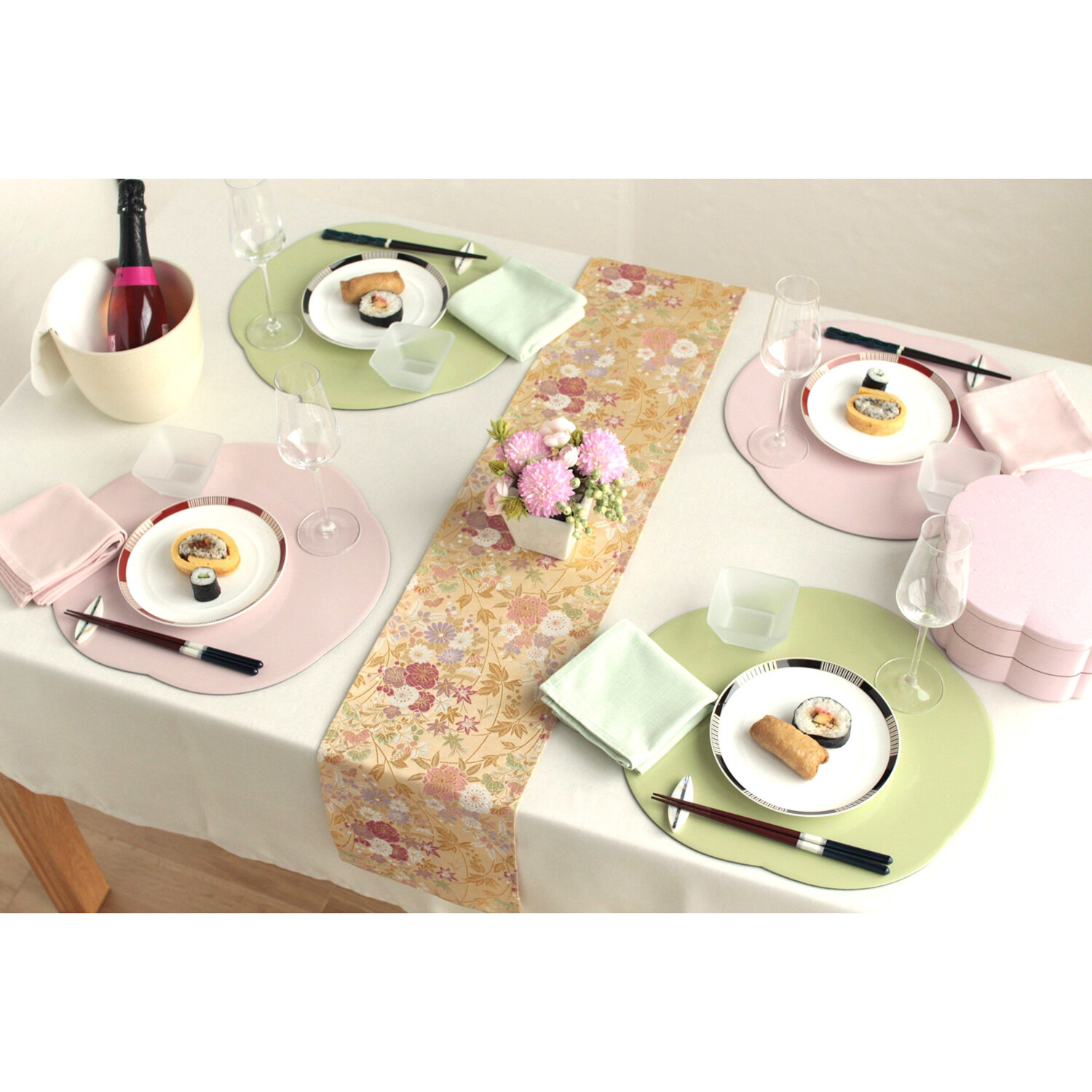 ジュエルキラメキ リバーシブル 花形テーブルマット