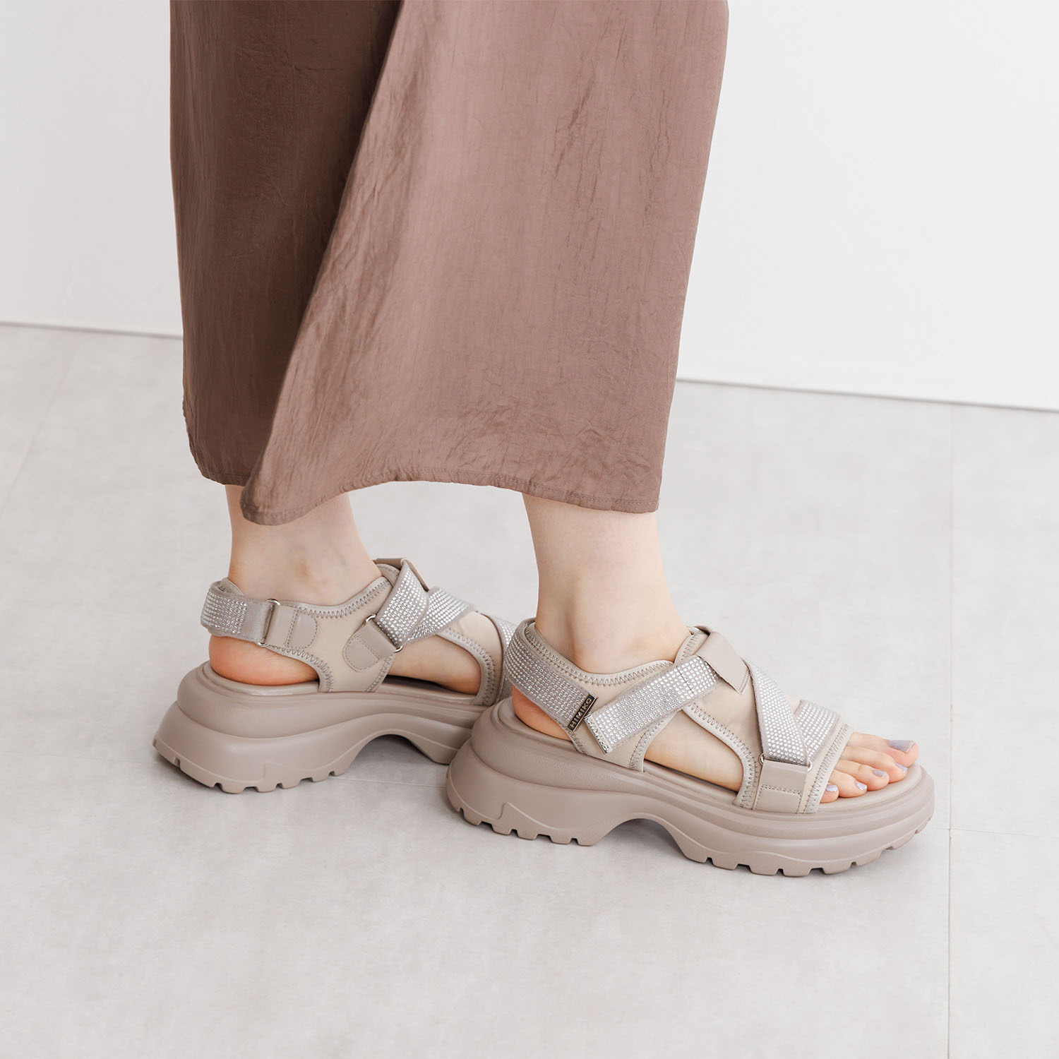 卑弥呼 ラインストーンベルト スポーツサンダル