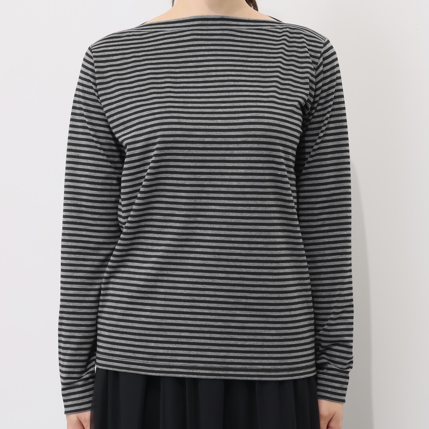 フーア 後ろボタンアクセント カットソープルオーバー