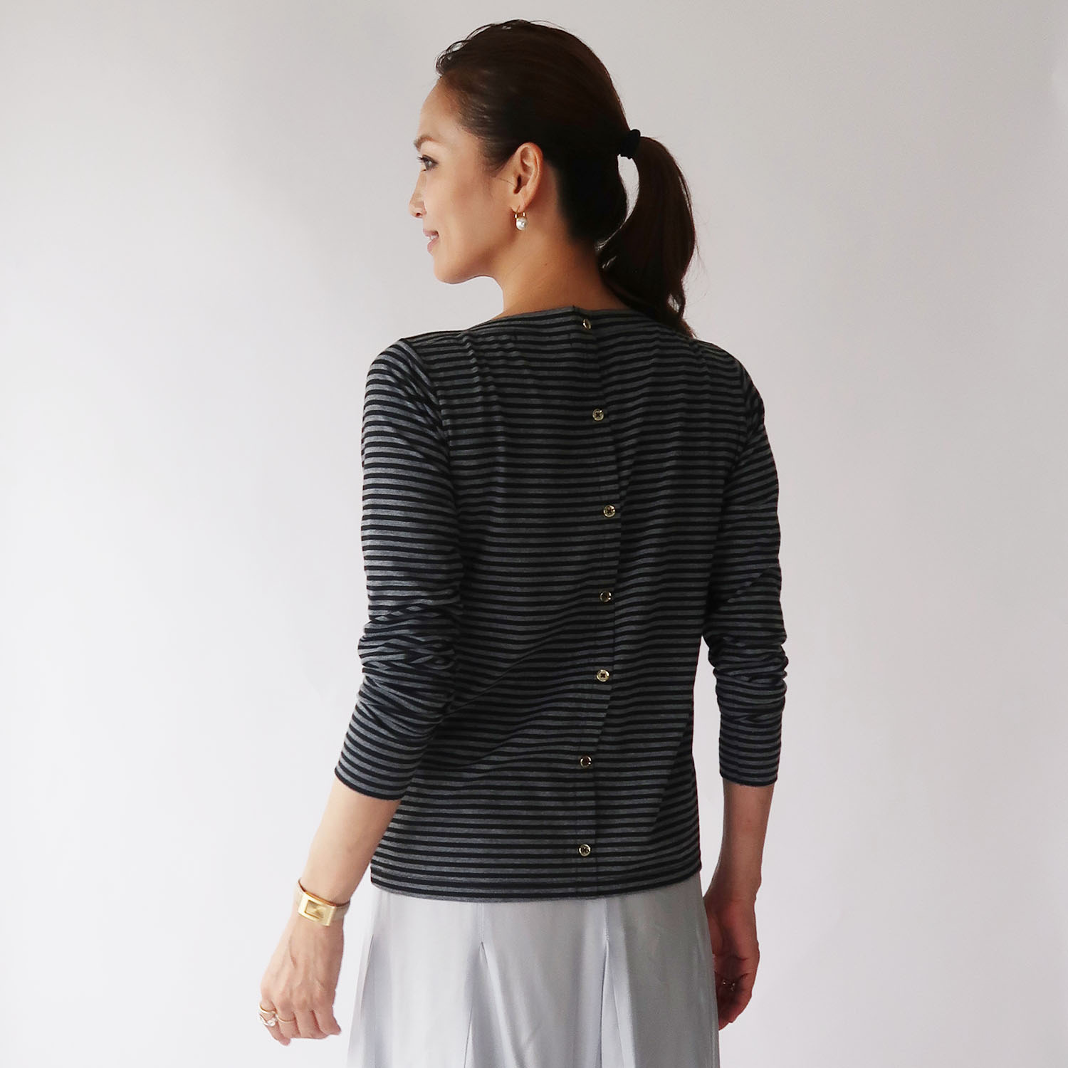 フーア 後ろボタンアクセント カットソープルオーバー