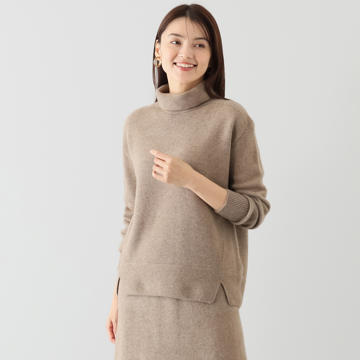 ルーエン　ローズ 日本製 内モンゴル産 カシミヤ１００％ 部分パール編 ハイネックプルオーバー