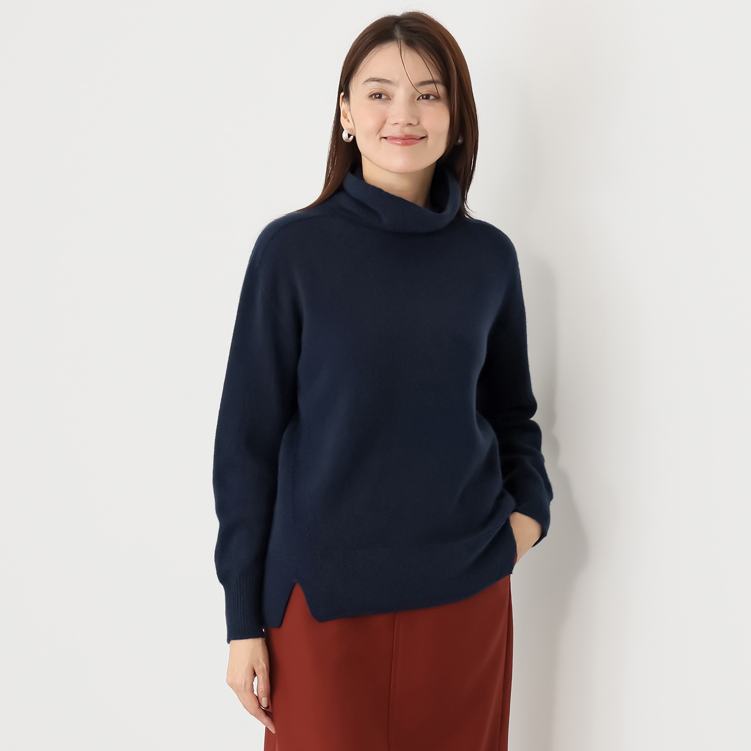 ルーエン　ローズ 日本製 内モンゴル産 カシミヤ１００％ 部分パール編 ハイネックプルオーバー