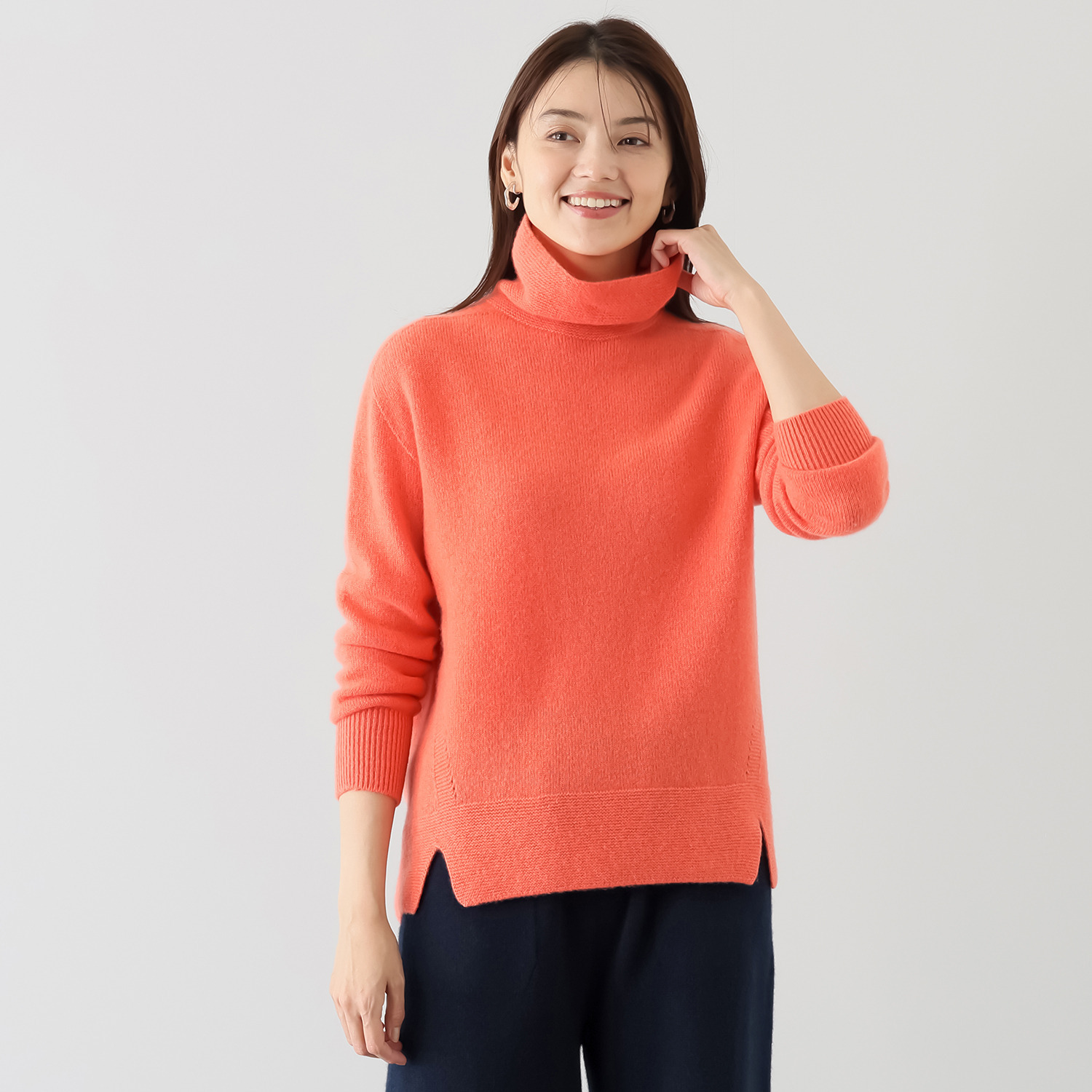 ルーエン　ローズ 日本製 内モンゴル産 カシミヤ１００％ 部分パール編 ハイネックプルオーバー