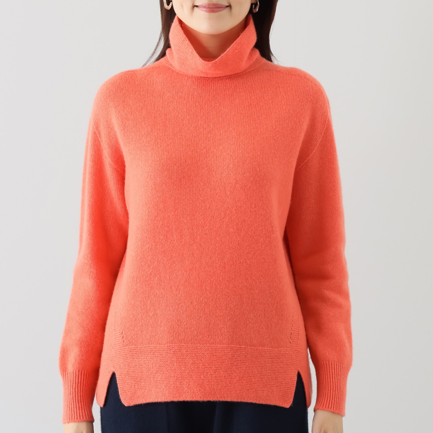 ルーエン　ローズ 日本製 内モンゴル産 カシミヤ１００％ 部分パール編 ハイネックプルオーバー