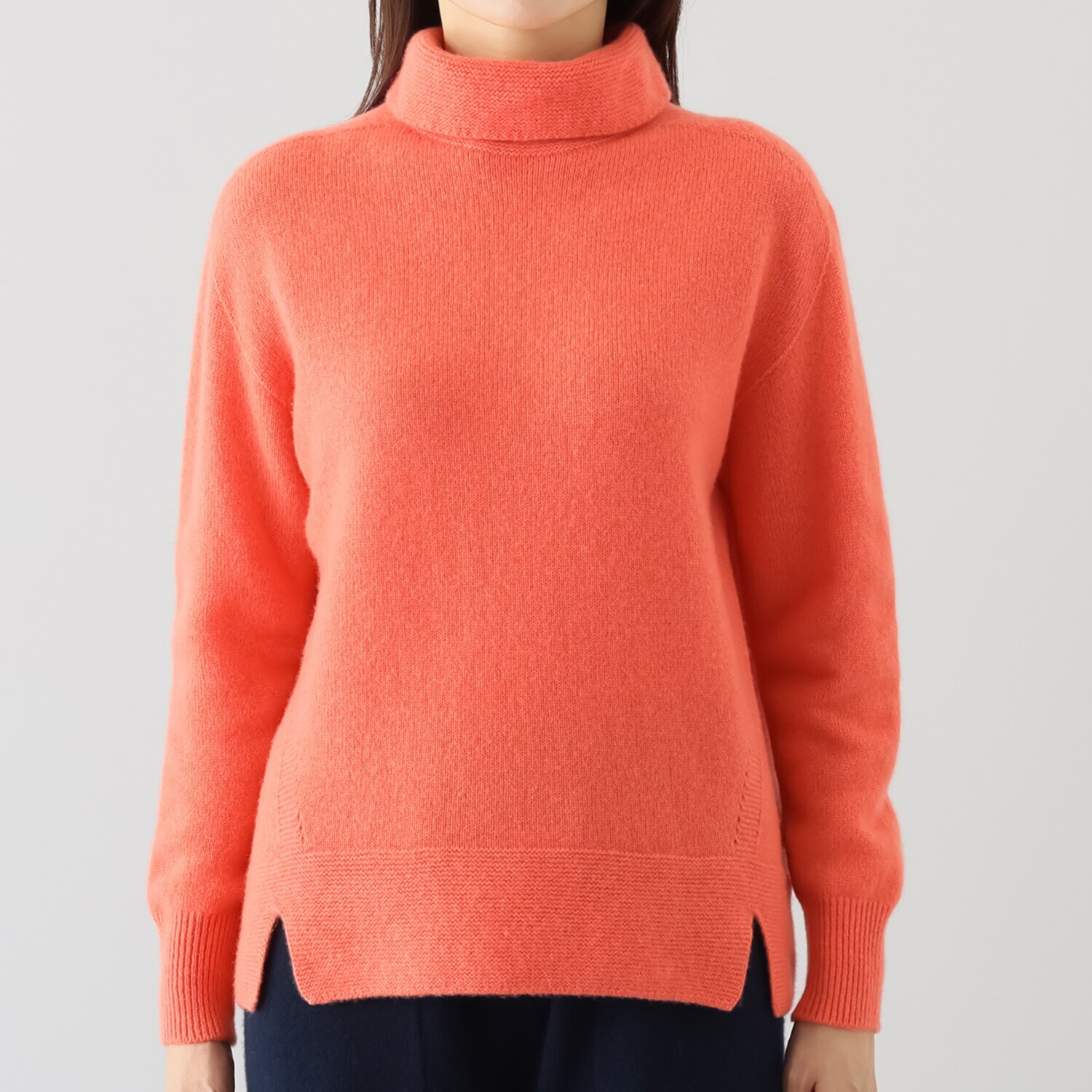 ルーエン　ローズ 日本製 内モンゴル産 カシミヤ１００％ 部分パール編 ハイネックプルオーバー