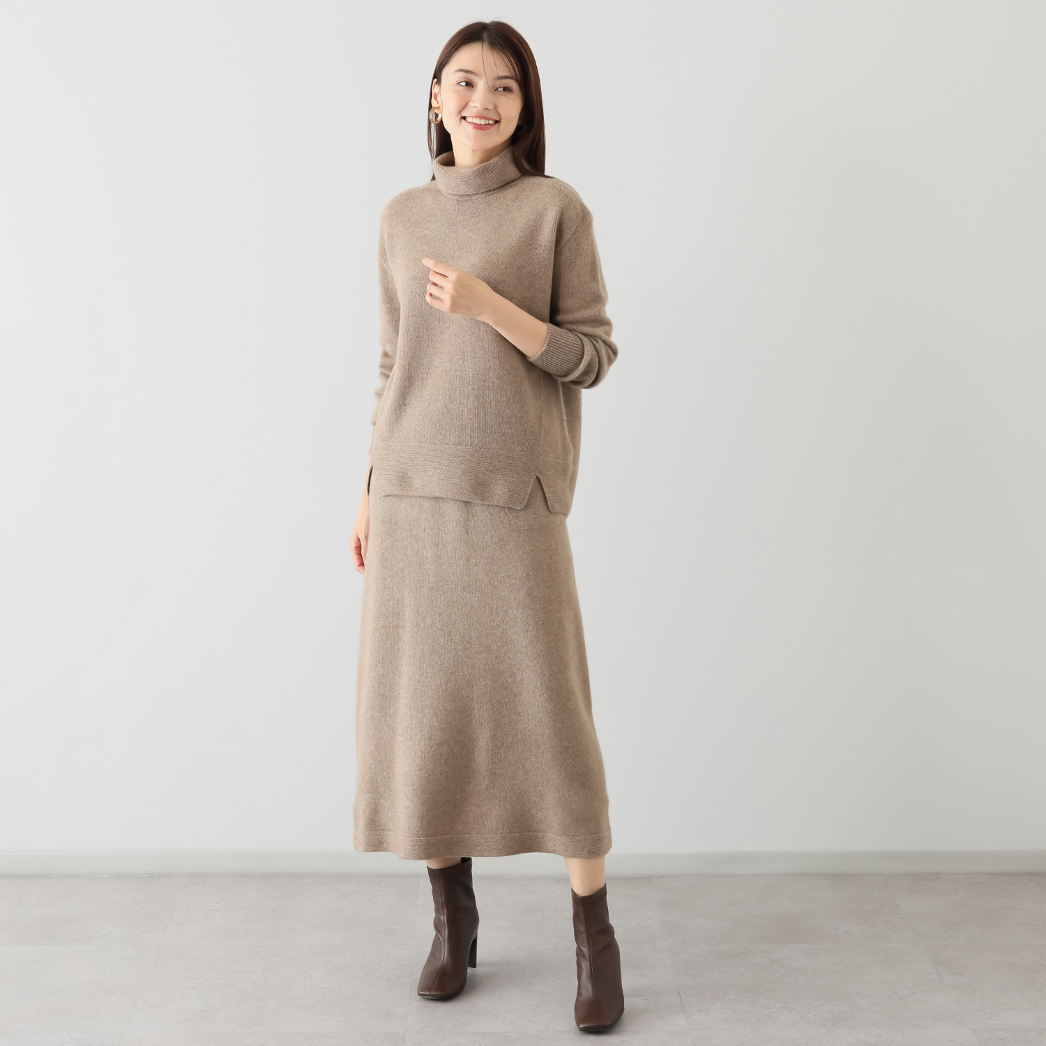 ルーエン　ローズ 日本製 内モンゴル産 カシミヤ１００％ 部分パール編 ハイネックプルオーバー