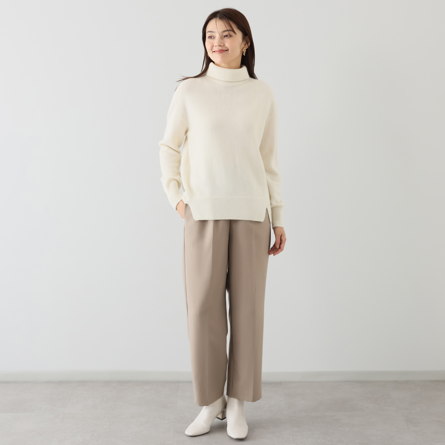 ルーエン　ローズ 日本製 内モンゴル産 カシミヤ１００％ 部分パール編 ハイネックプルオーバー