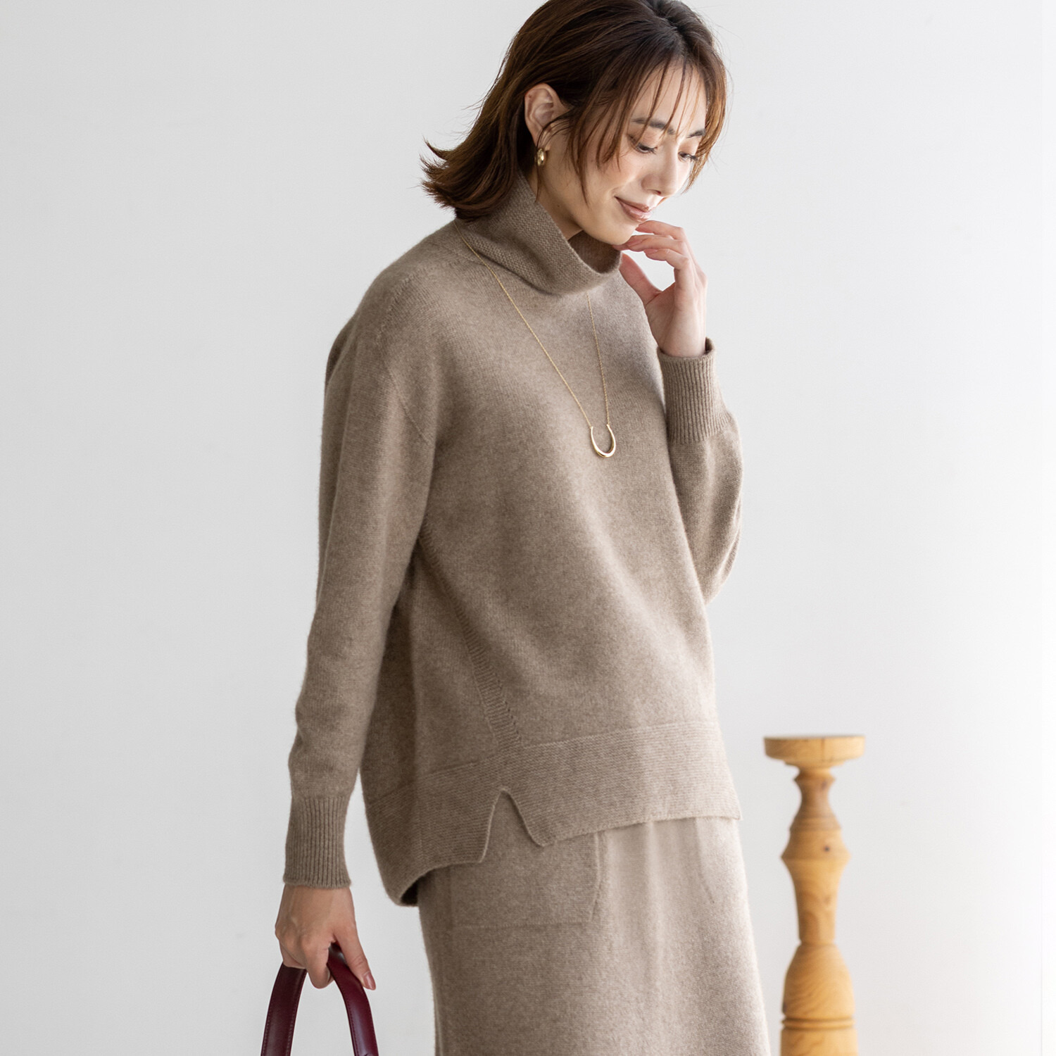 ルーエン　ローズ 日本製 内モンゴル産 カシミヤ１００％ 部分パール編 ハイネックプルオーバー