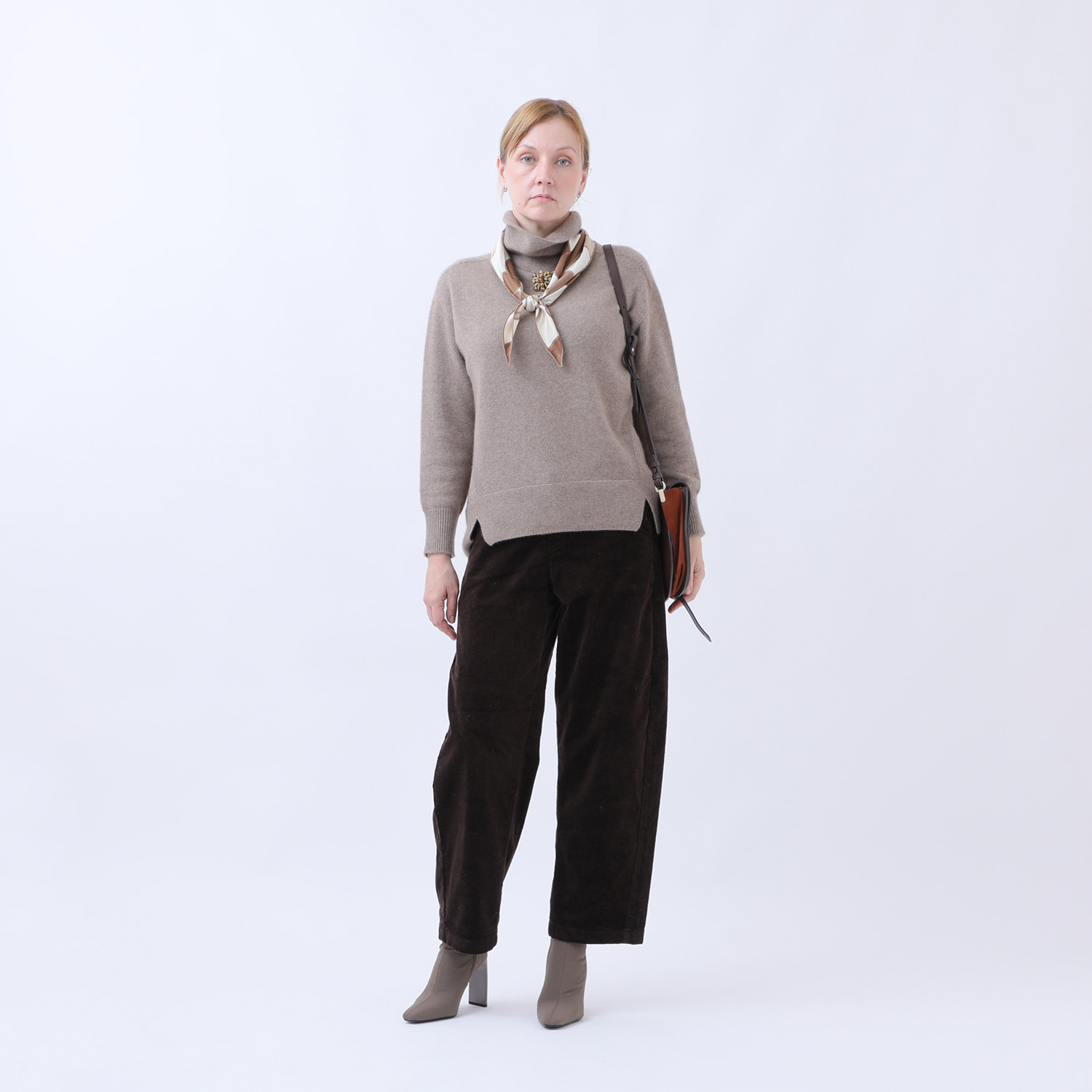 ルーエン　ローズ 日本製 内モンゴル産 カシミヤ１００％ 部分パール編 ハイネックプルオーバー