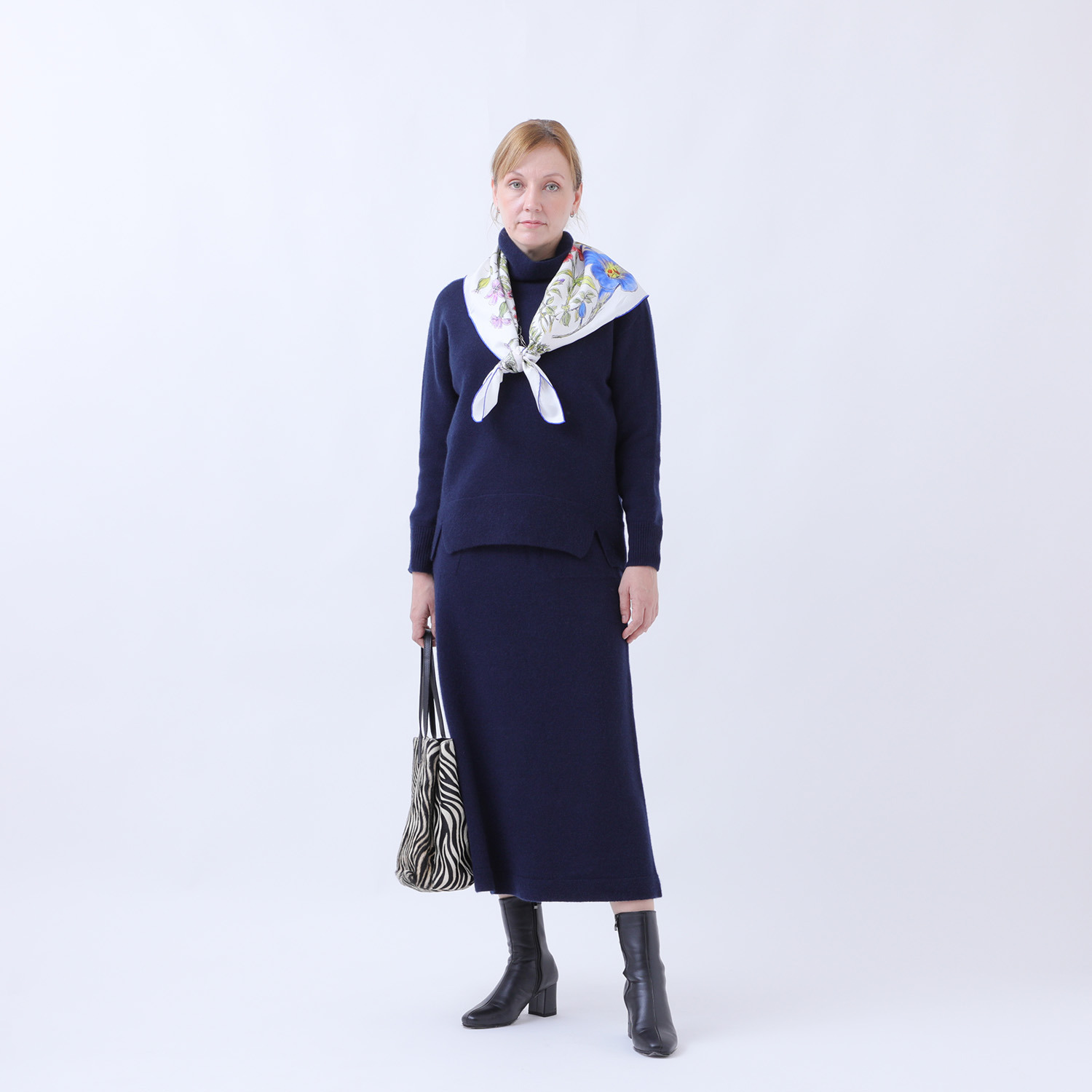 ルーエン　ローズ 日本製 内モンゴル産 カシミヤ１００％ 部分パール編 ハイネックプルオーバー