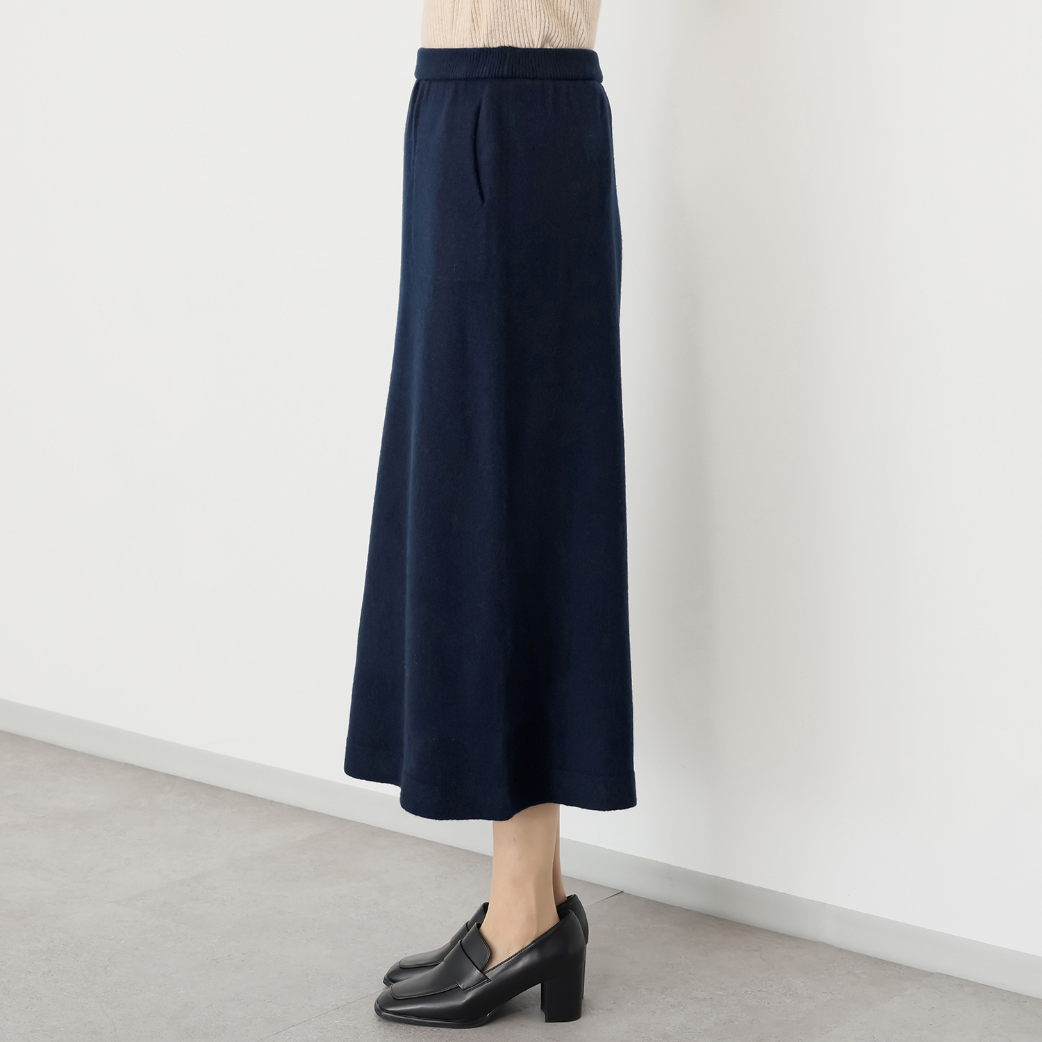 ルーエン　ローズ 日本製 内モンゴル産 カシミヤ１００％ Ａラインスカート